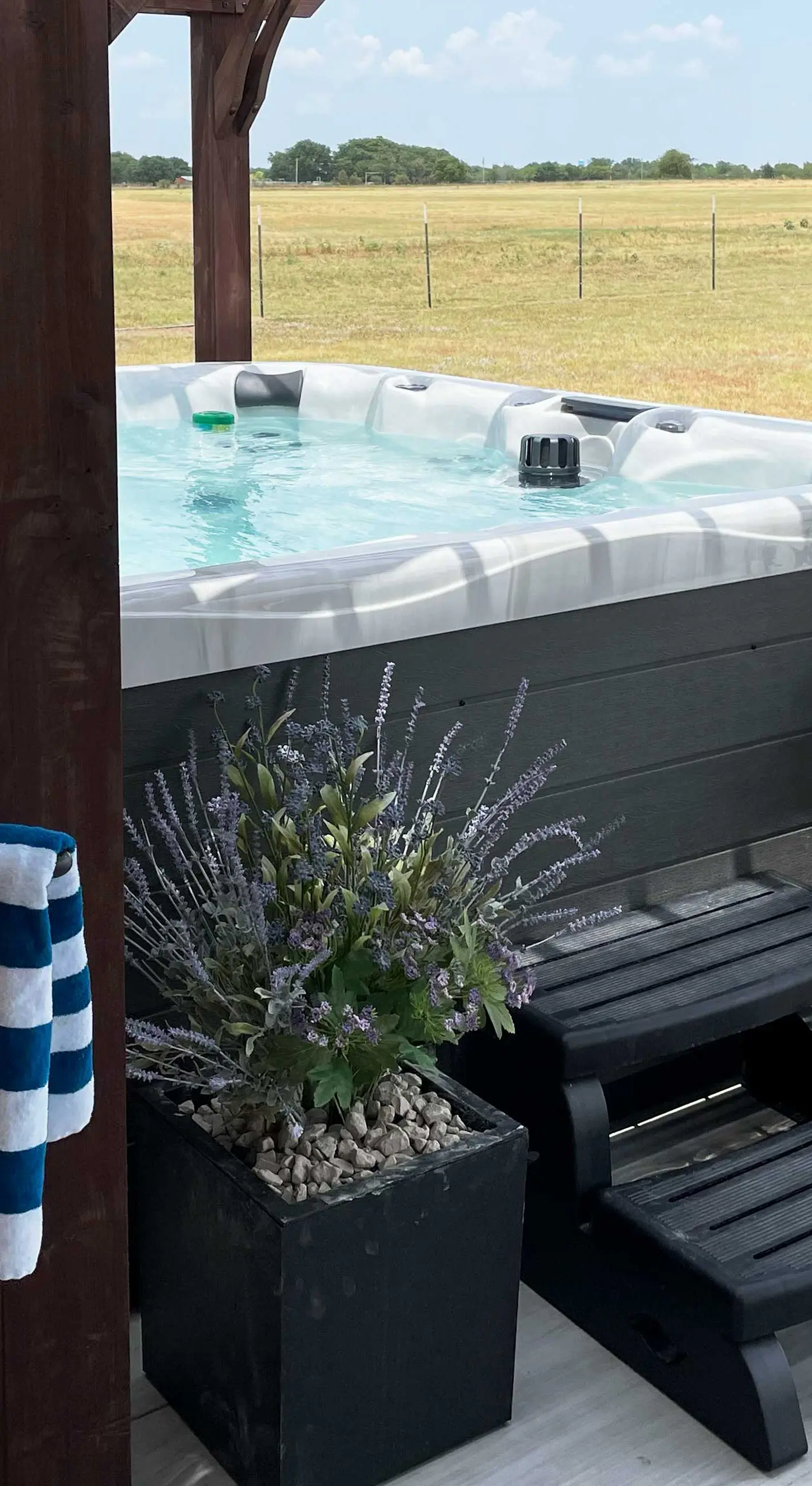 'The Copper Roost': Lake Texoma Escape w/ Hot Tub