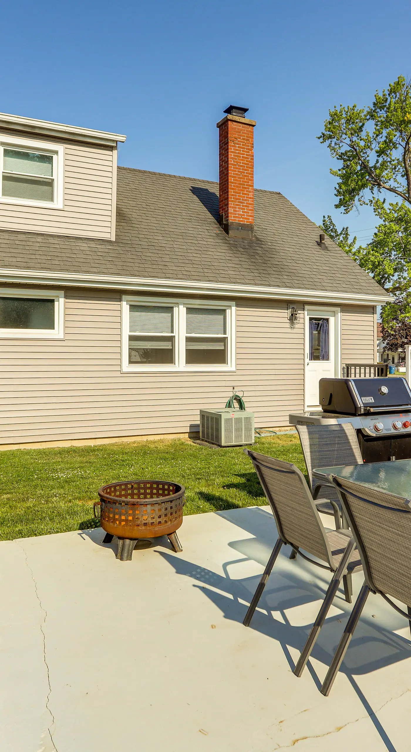 Dog-Friendly Port Clinton Home: Walk to Lake Erie!
