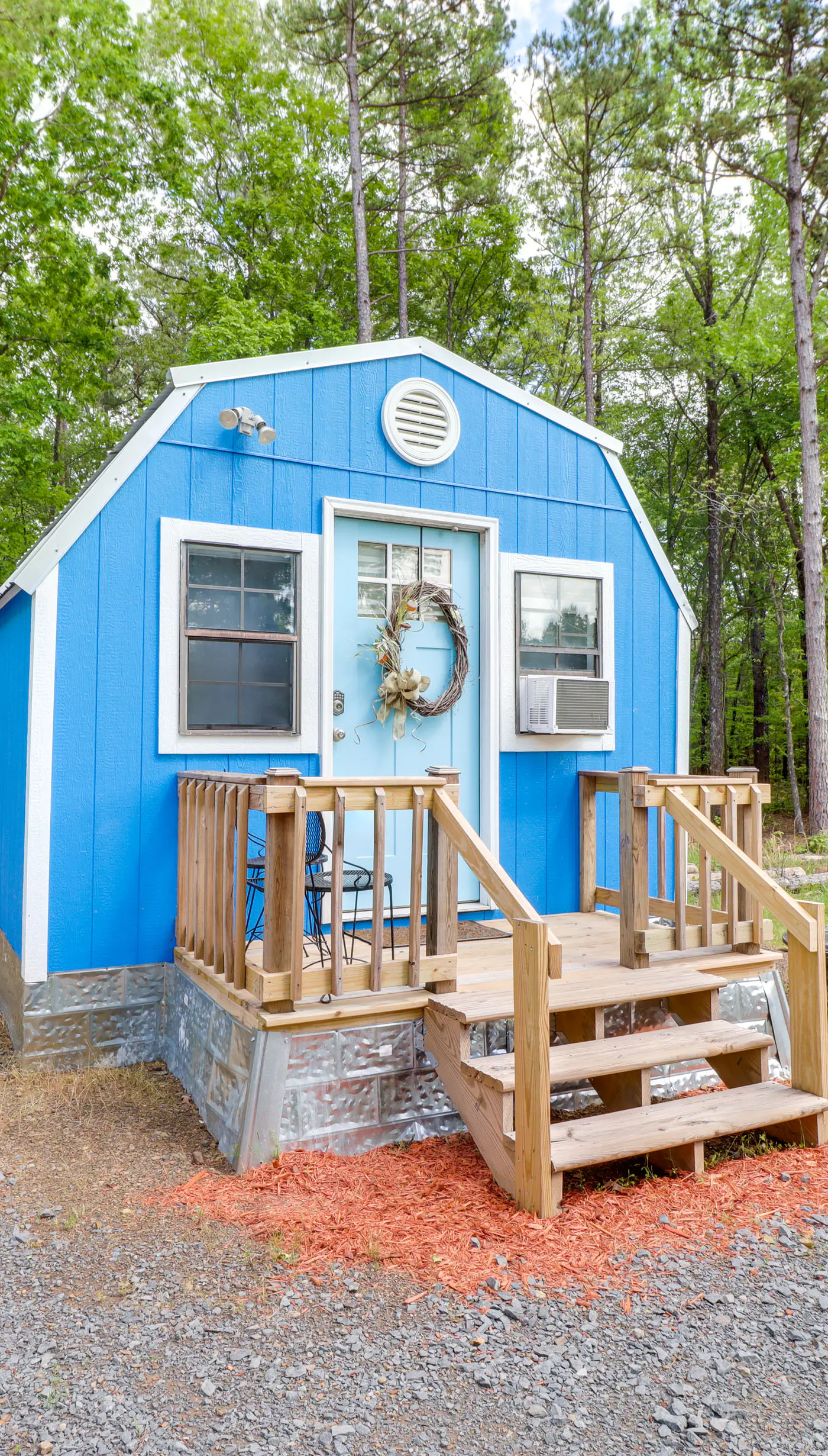 Higden Studio w/ Shared Patio, Yard Games, Grills!