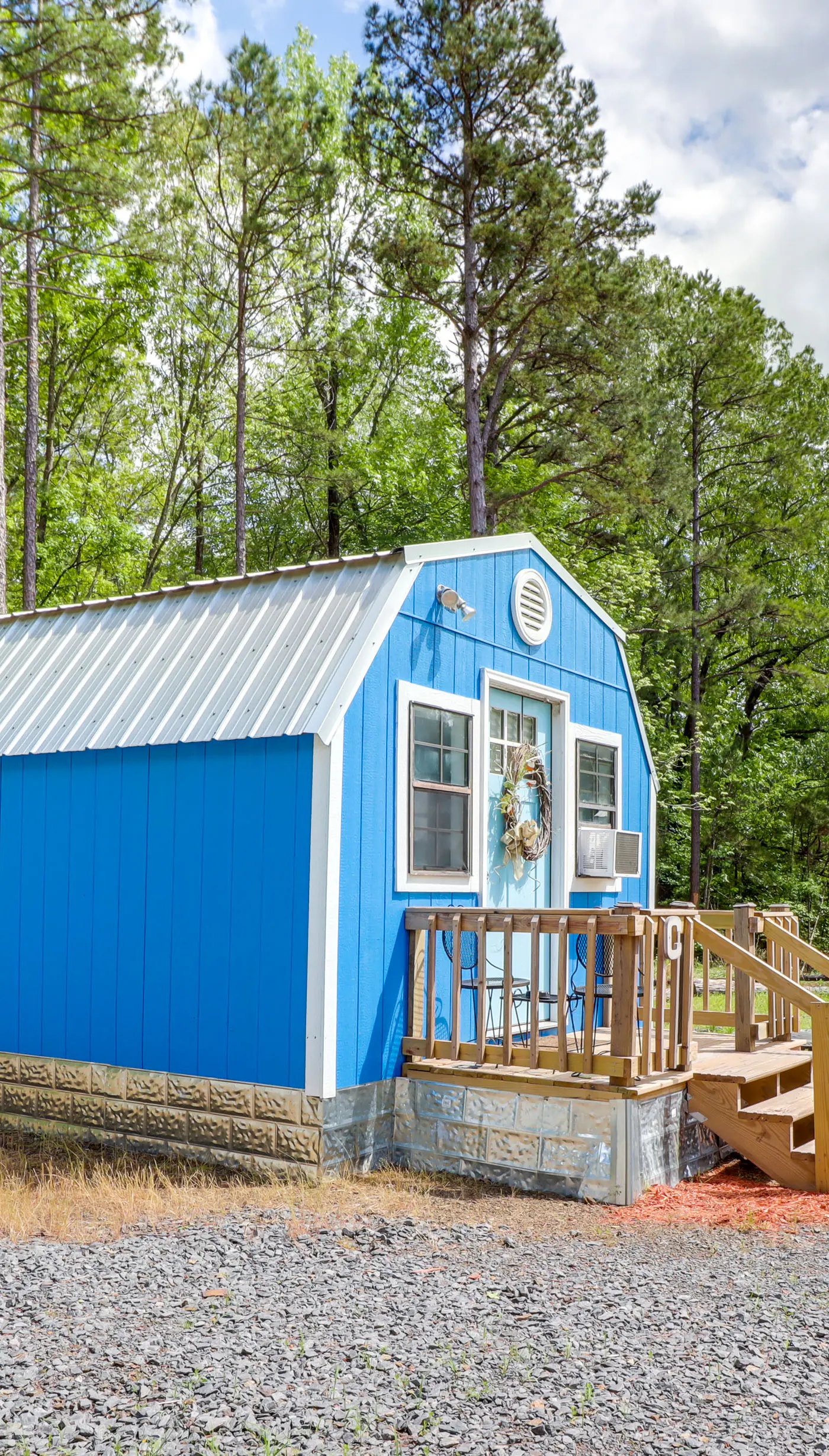 Higden Studio w/ Shared Patio, Yard Games, Grills!