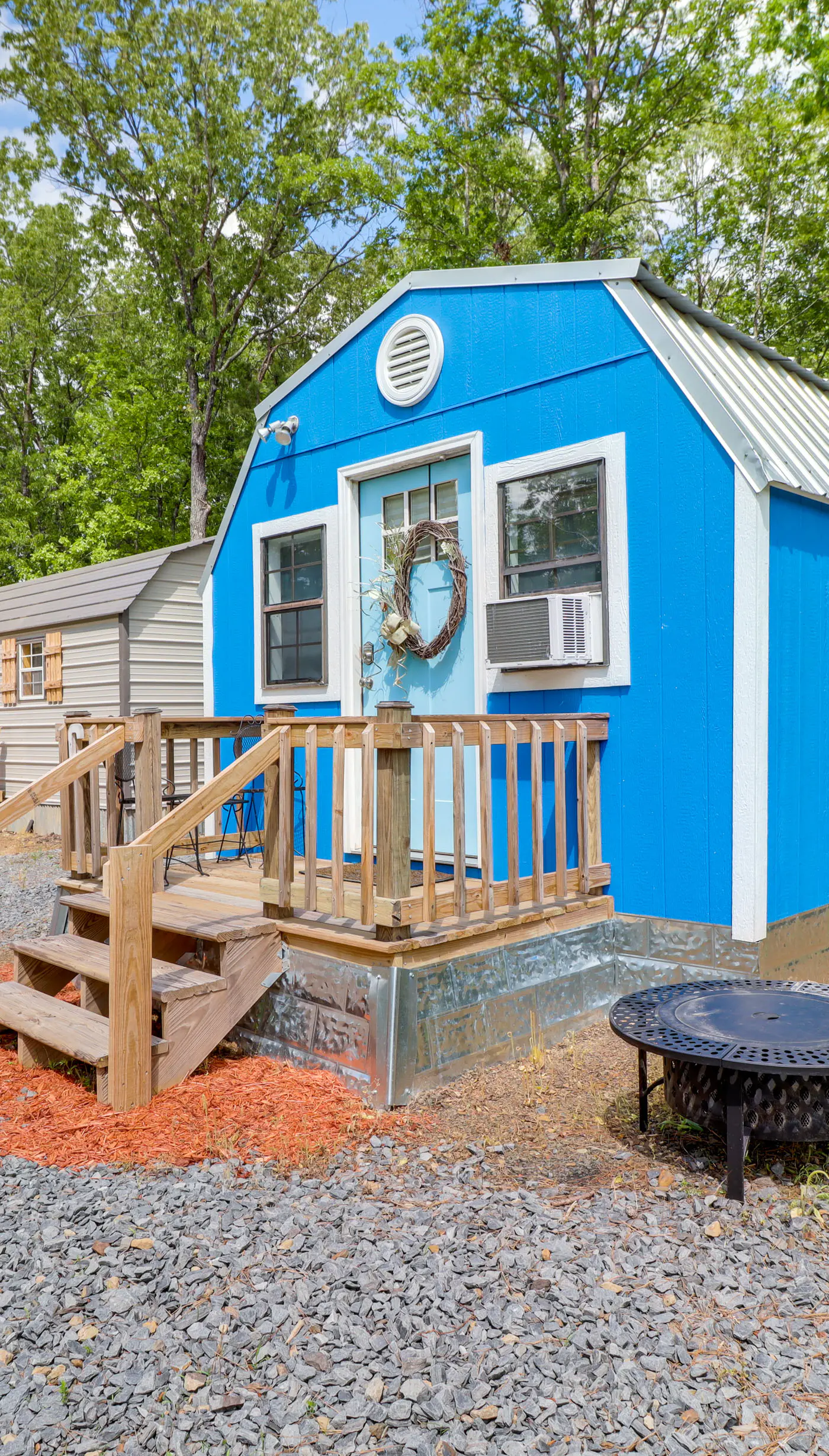 Higden Studio w/ Shared Patio, Yard Games, Grills!