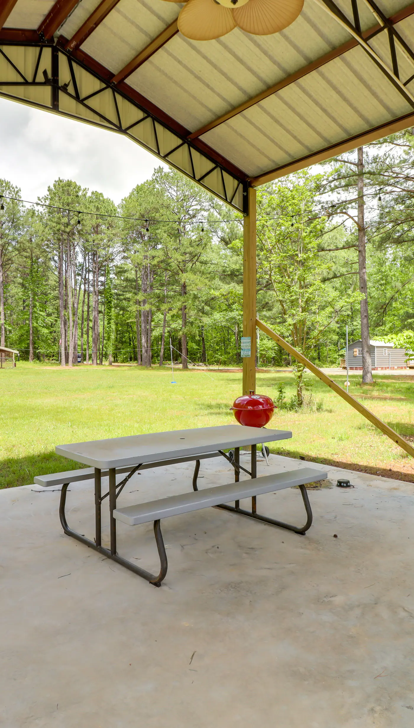 Higden Studio w/ Shared Patio, Yard Games, Grills!