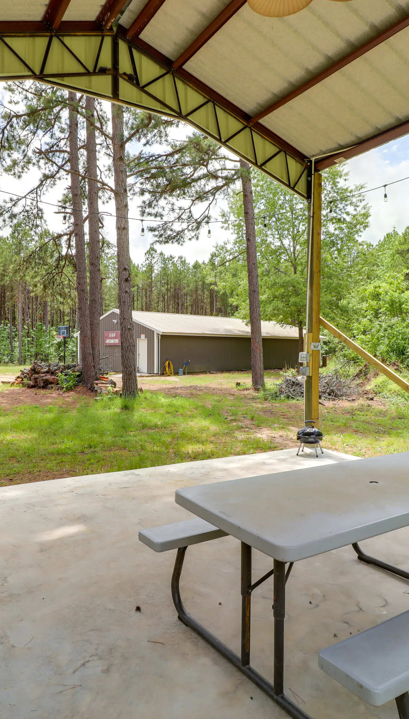 Higden Studio w/ Shared Patio, Yard Games, Grills!