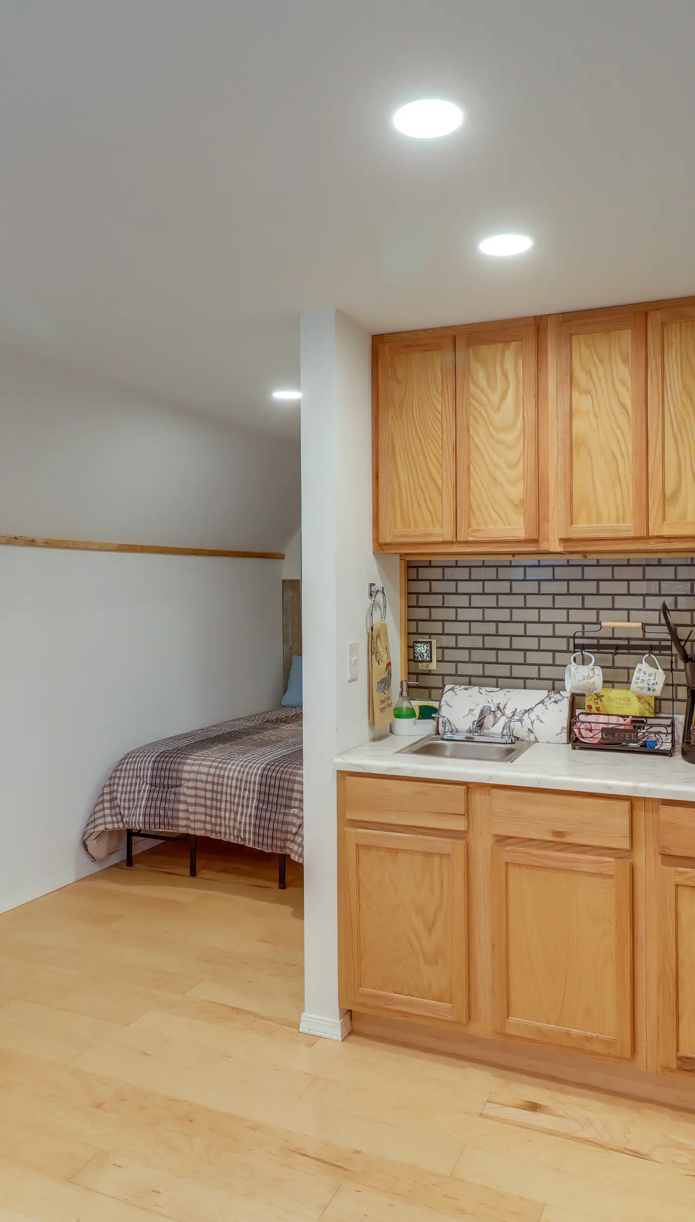Higden Studio w/ Shared Patio, Yard Games, Grills!