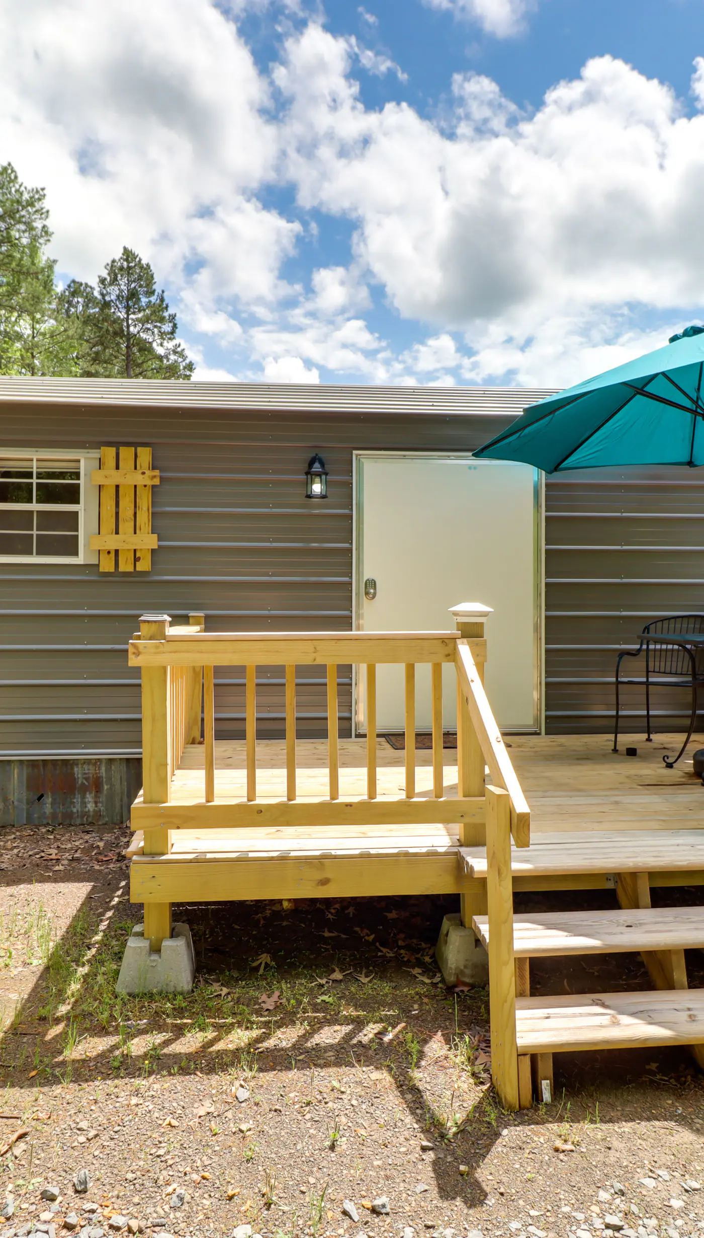 Higden Studio w/ Private Deck < 1 Mi to Lake!