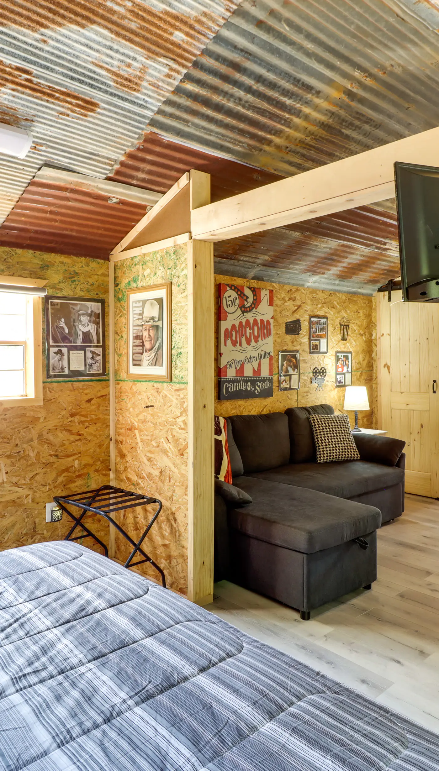 Higden Studio w/ Private Deck < 1 Mi to Lake!