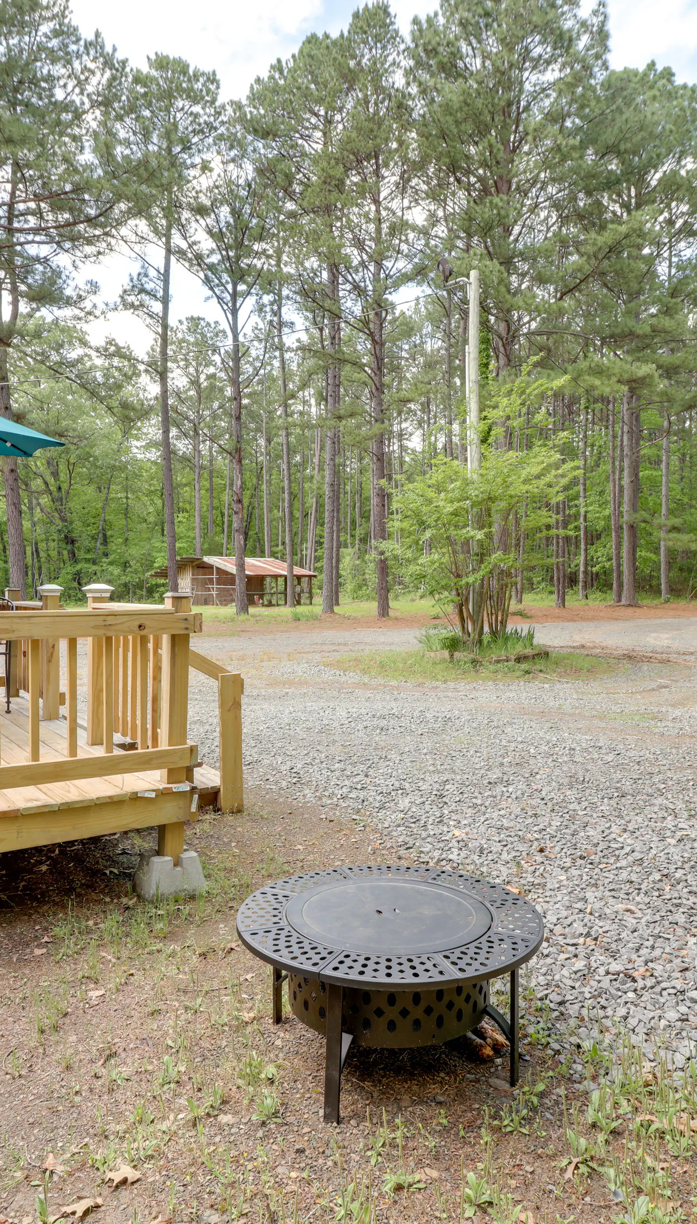 Higden Studio w/ Private Deck < 1 Mi to Lake!