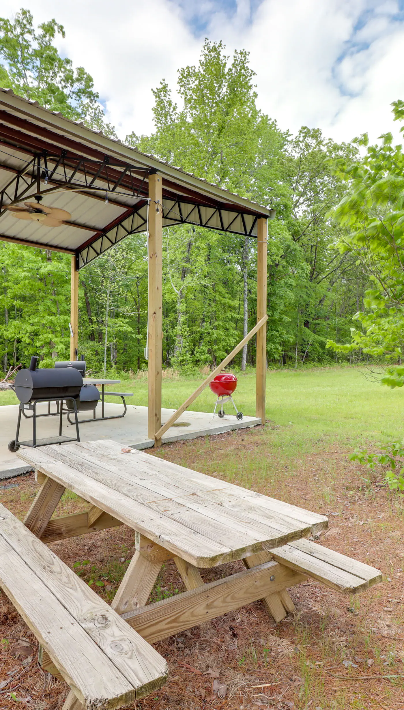 Higden Studio w/ Private Deck < 1 Mi to Lake!