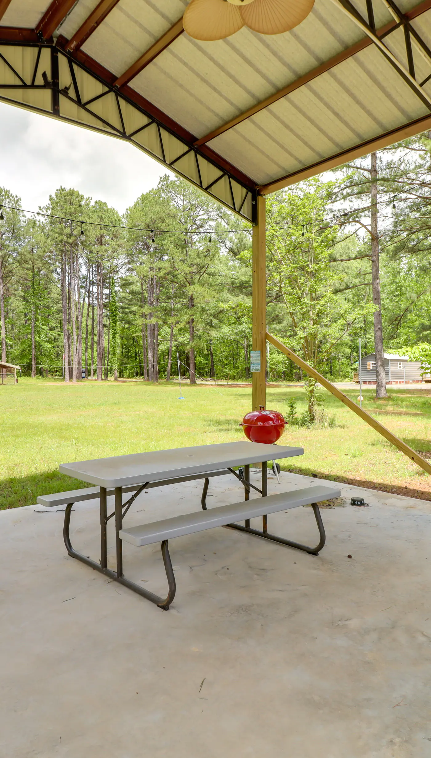 Higden Studio w/ Private Deck < 1 Mi to Lake!