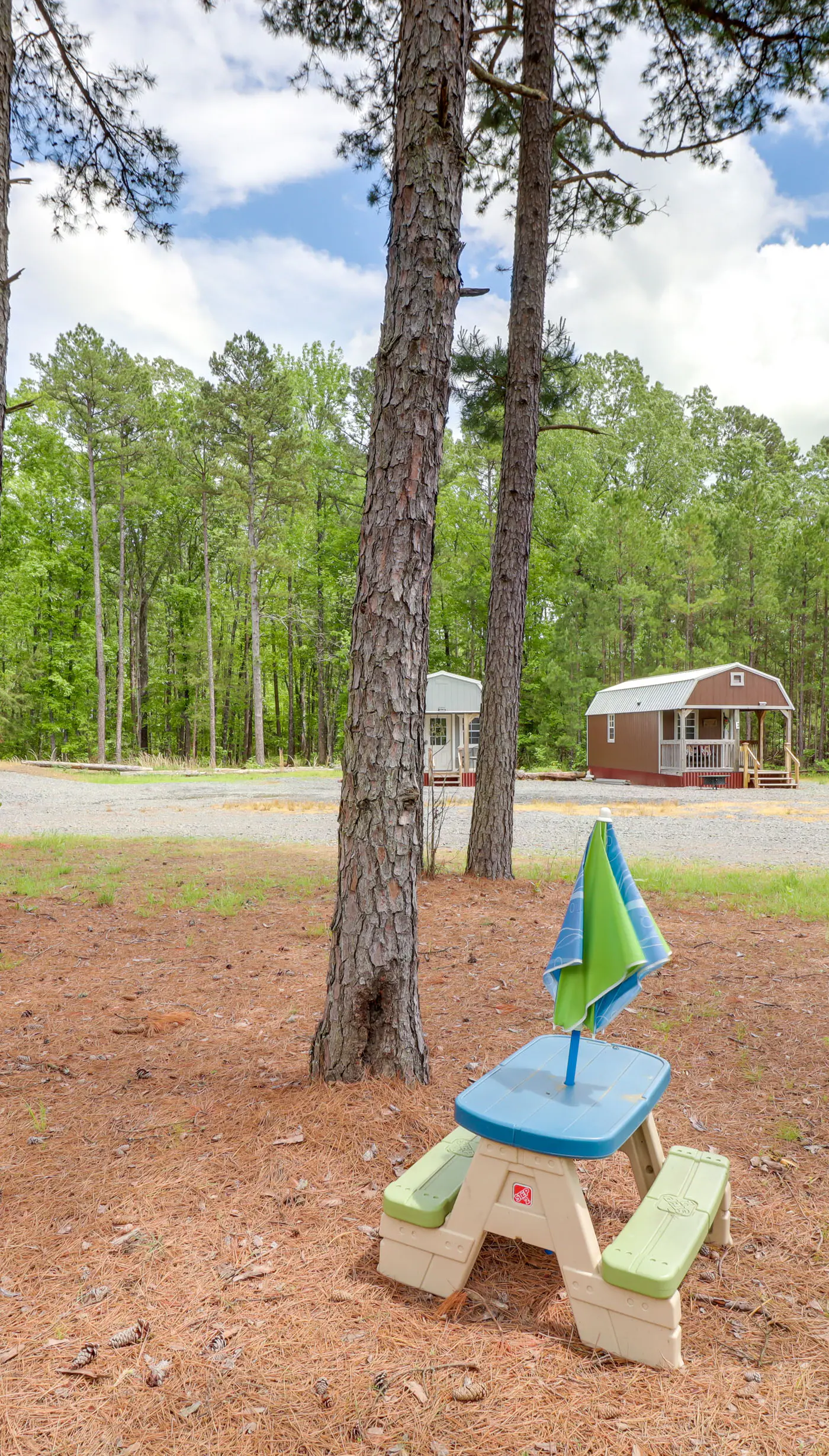 Higden Studio w/ Private Deck < 1 Mi to Lake!