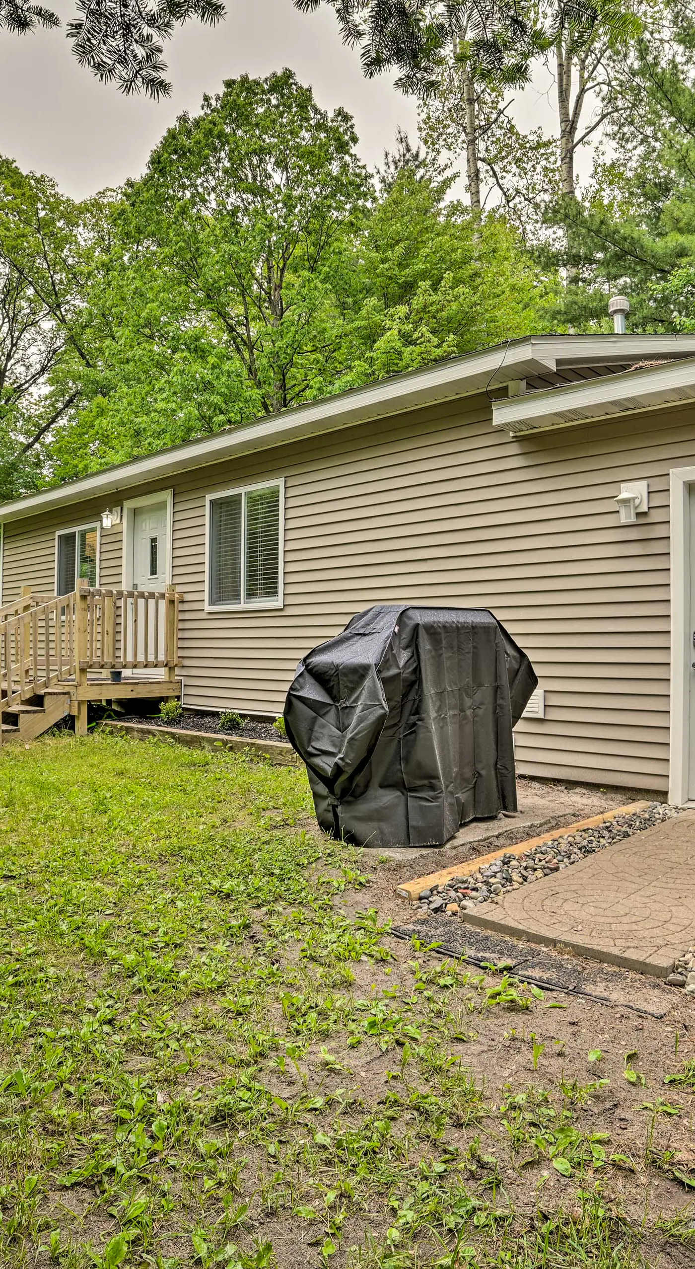 Vacation Rental In-Between Houghton & Higgins Lake