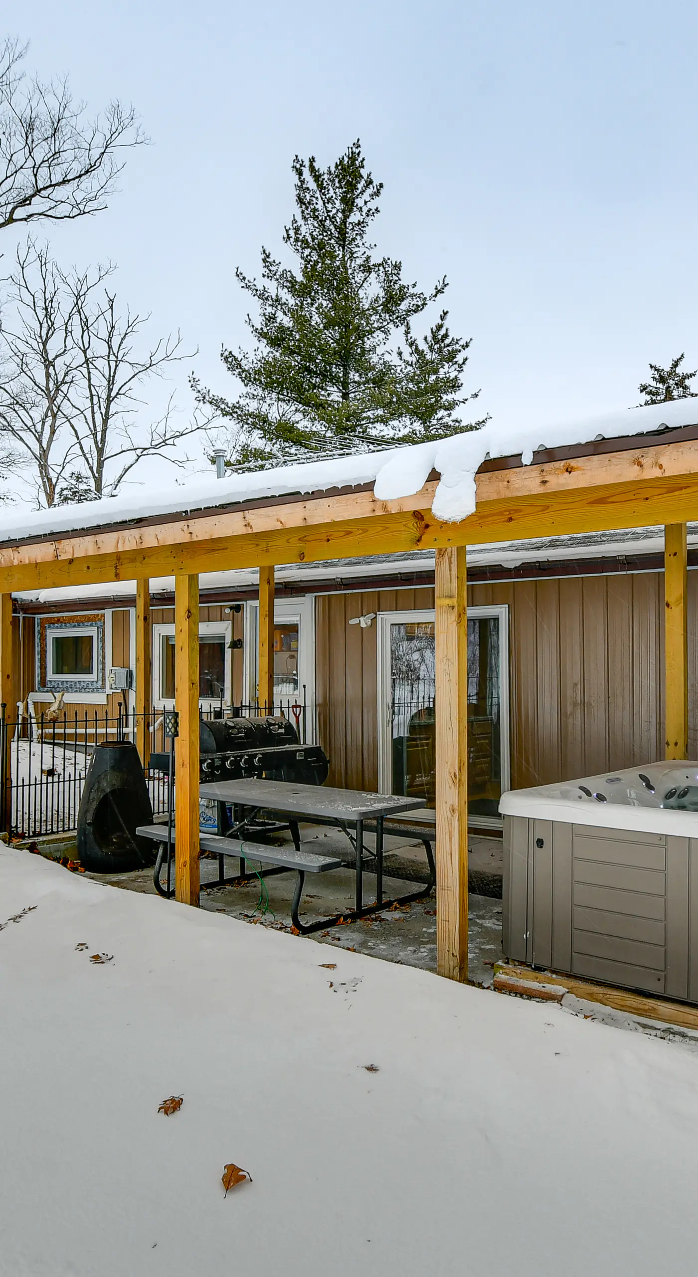 Home Theater & Hot Tub! Home Near Higgins Lake