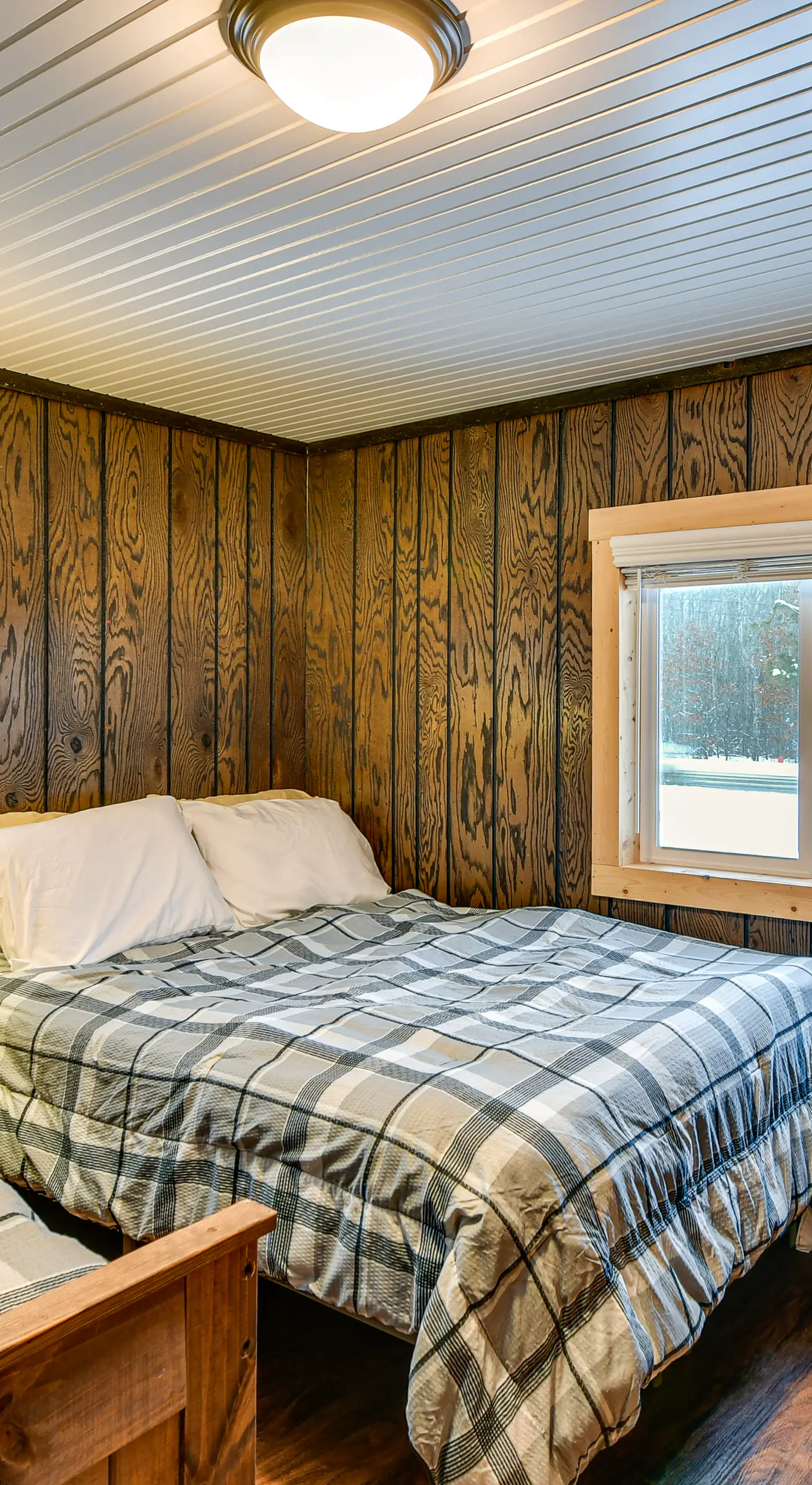 Home Theater & Hot Tub! Home Near Higgins Lake