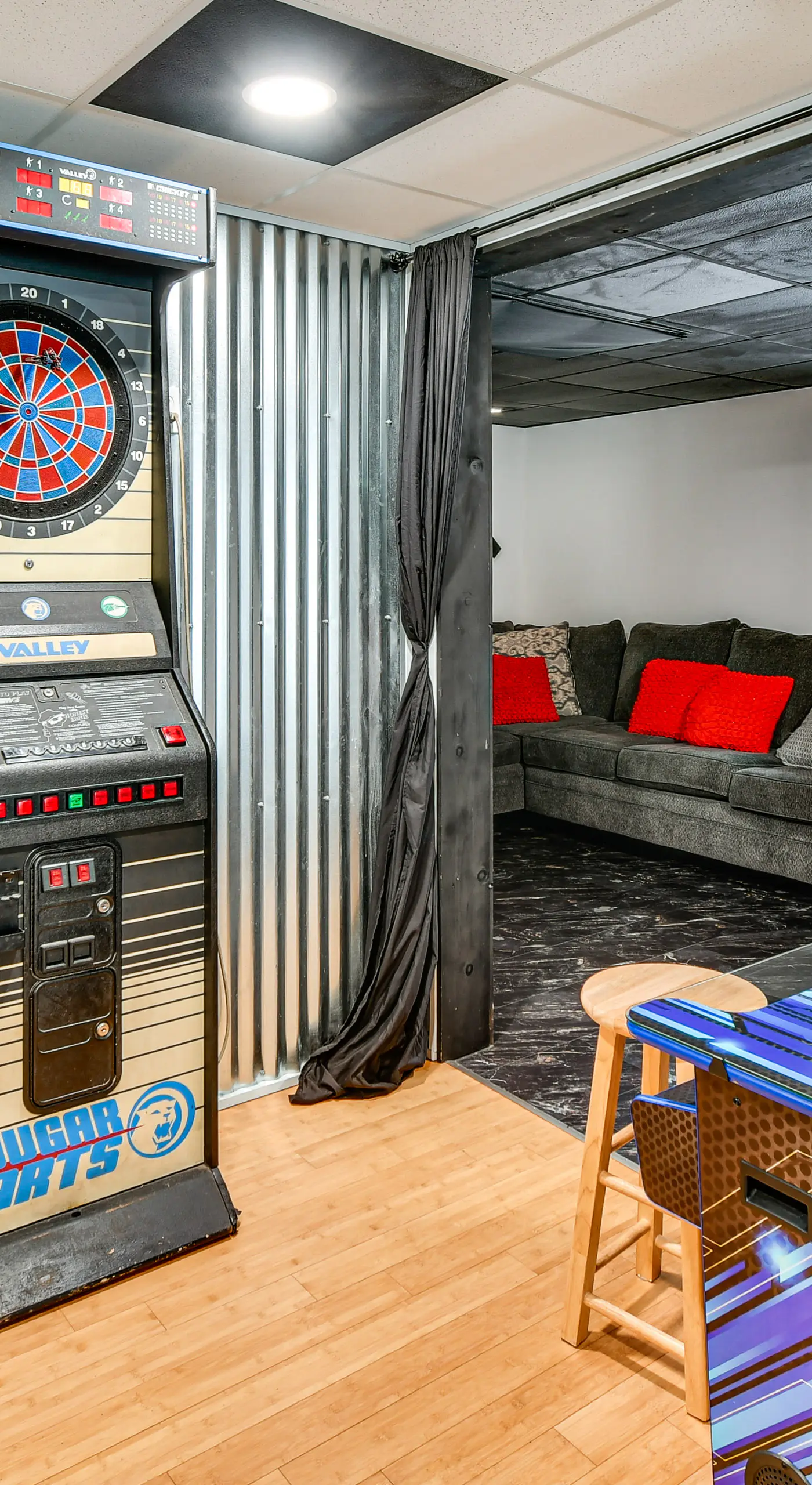 Home Theater & Hot Tub! Home Near Higgins Lake