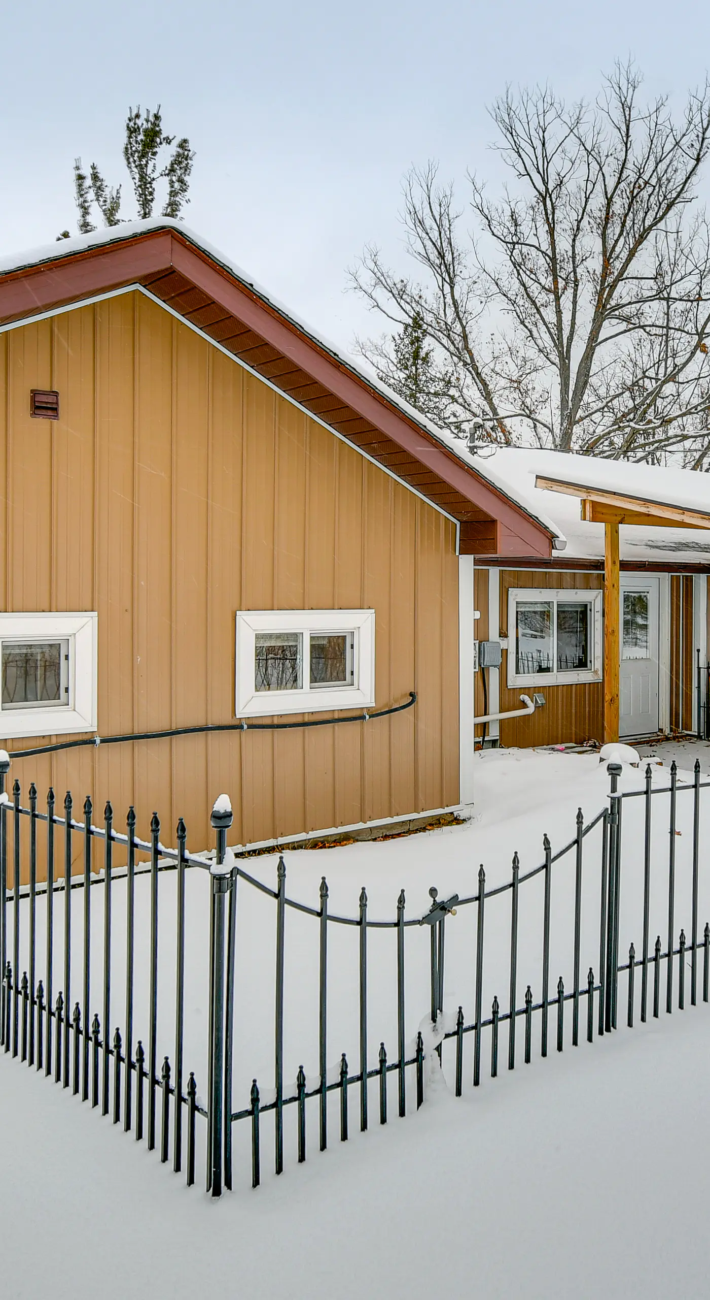 Home Theater & Hot Tub! Home Near Higgins Lake