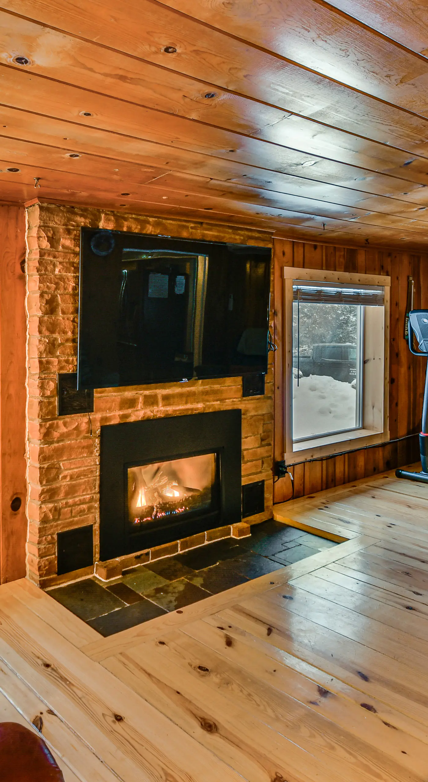 Home Theater & Hot Tub! Home Near Higgins Lake