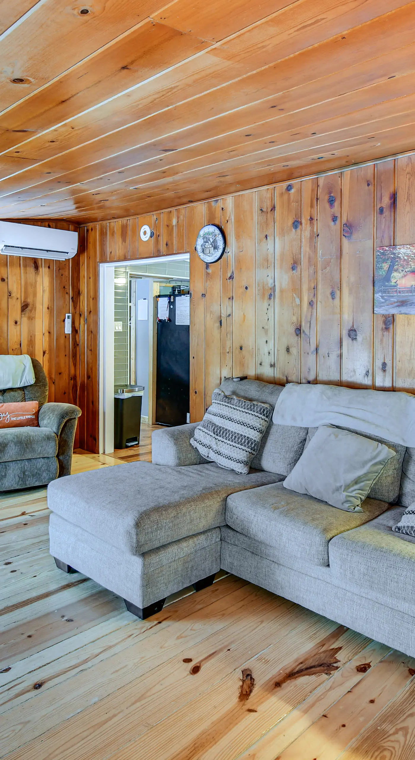 Home Theater & Hot Tub! Home Near Higgins Lake