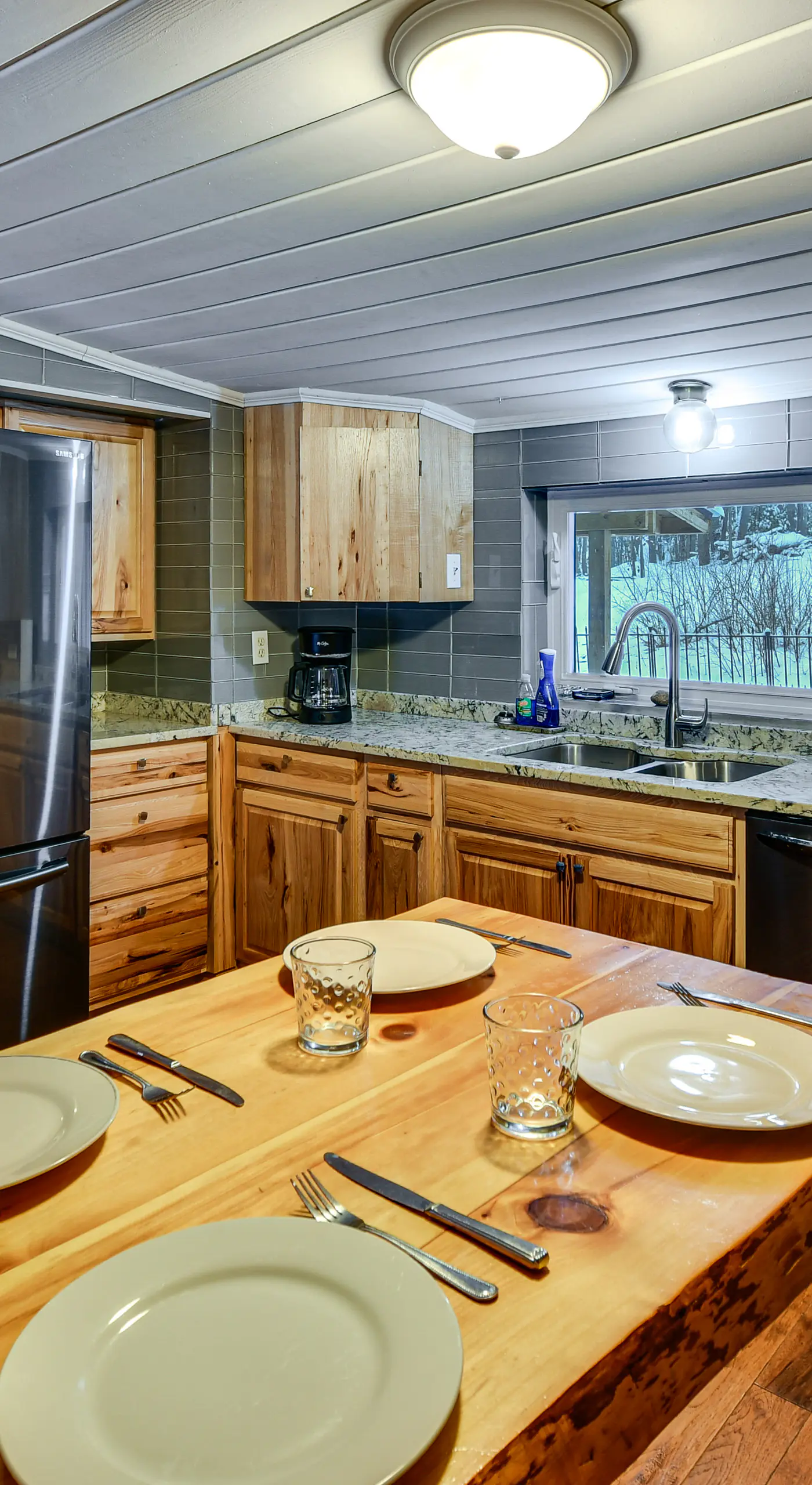 Home Theater & Hot Tub! Home Near Higgins Lake