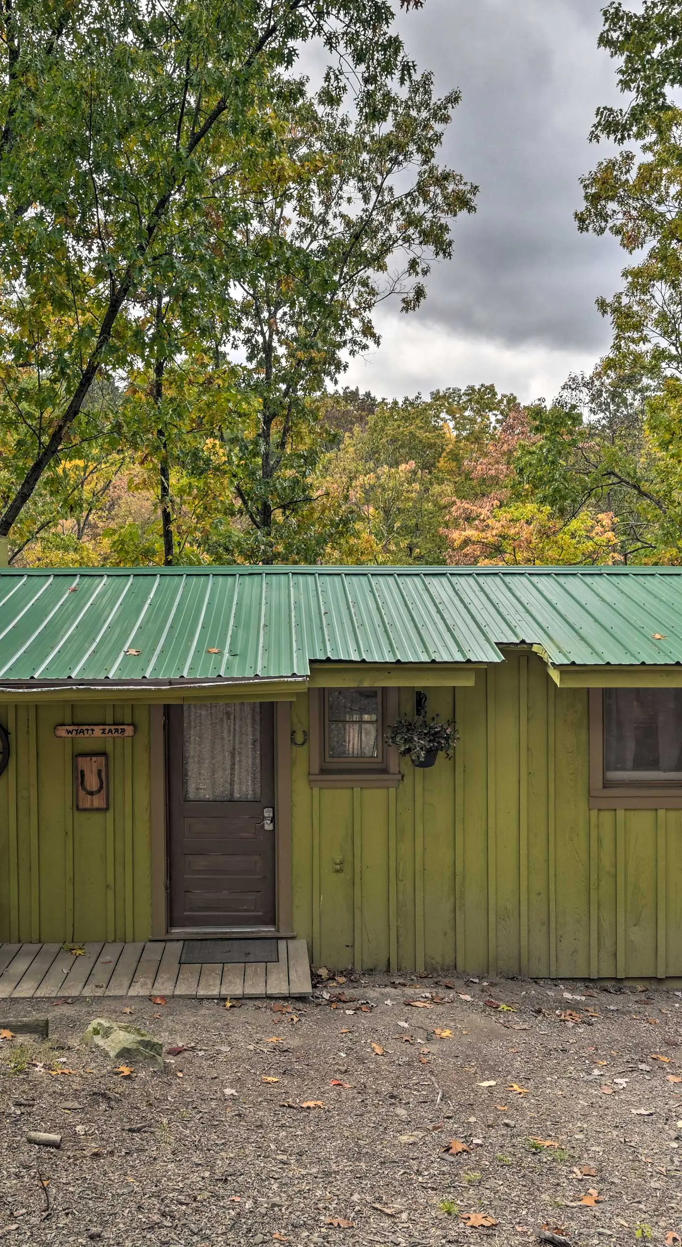 1 Mi to Raystown Lake: 'Wyatt Earp Cabin' w/ Deck!