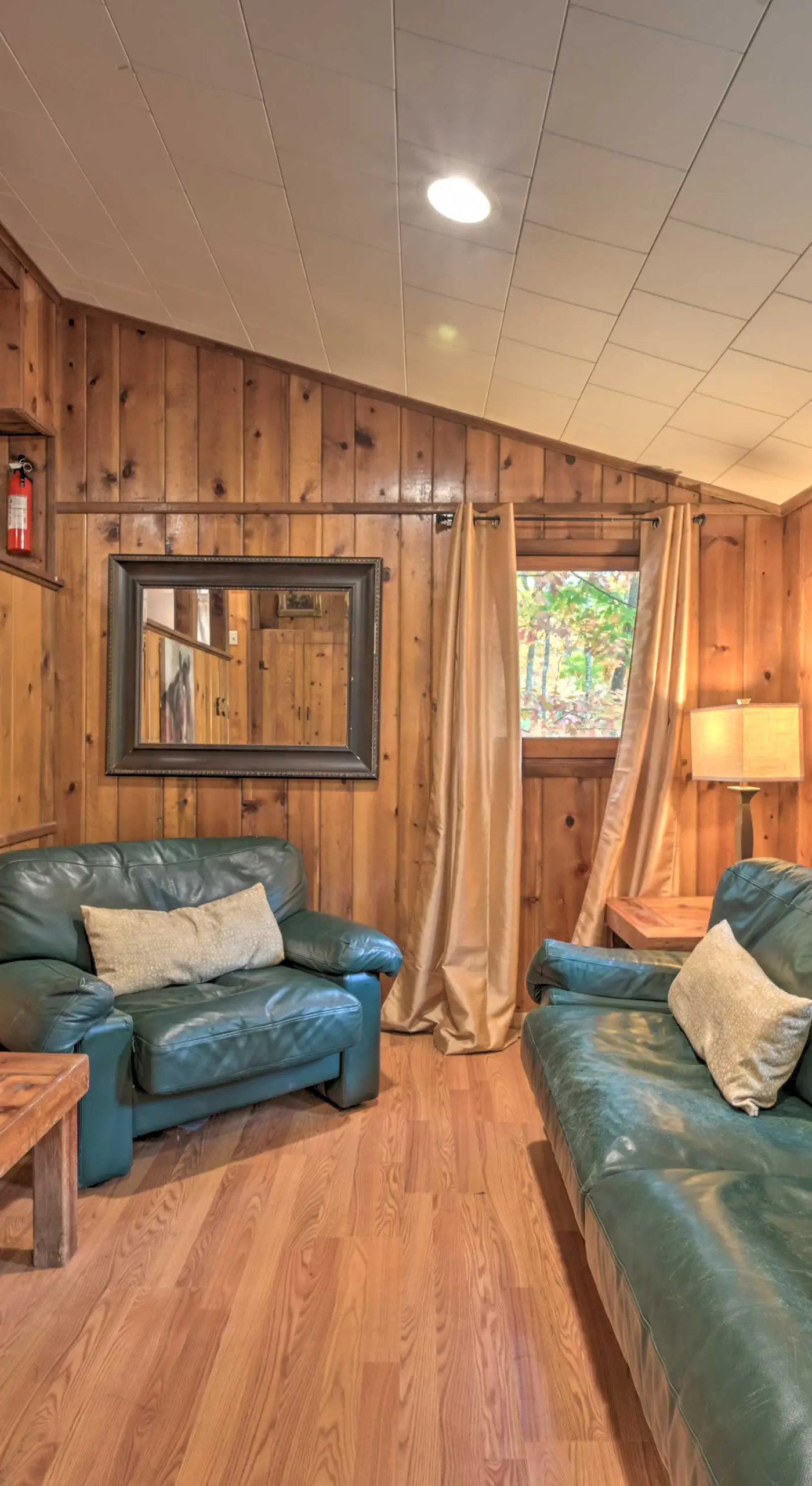 1 Mi to Raystown Lake: 'Wyatt Earp Cabin' w/ Deck!