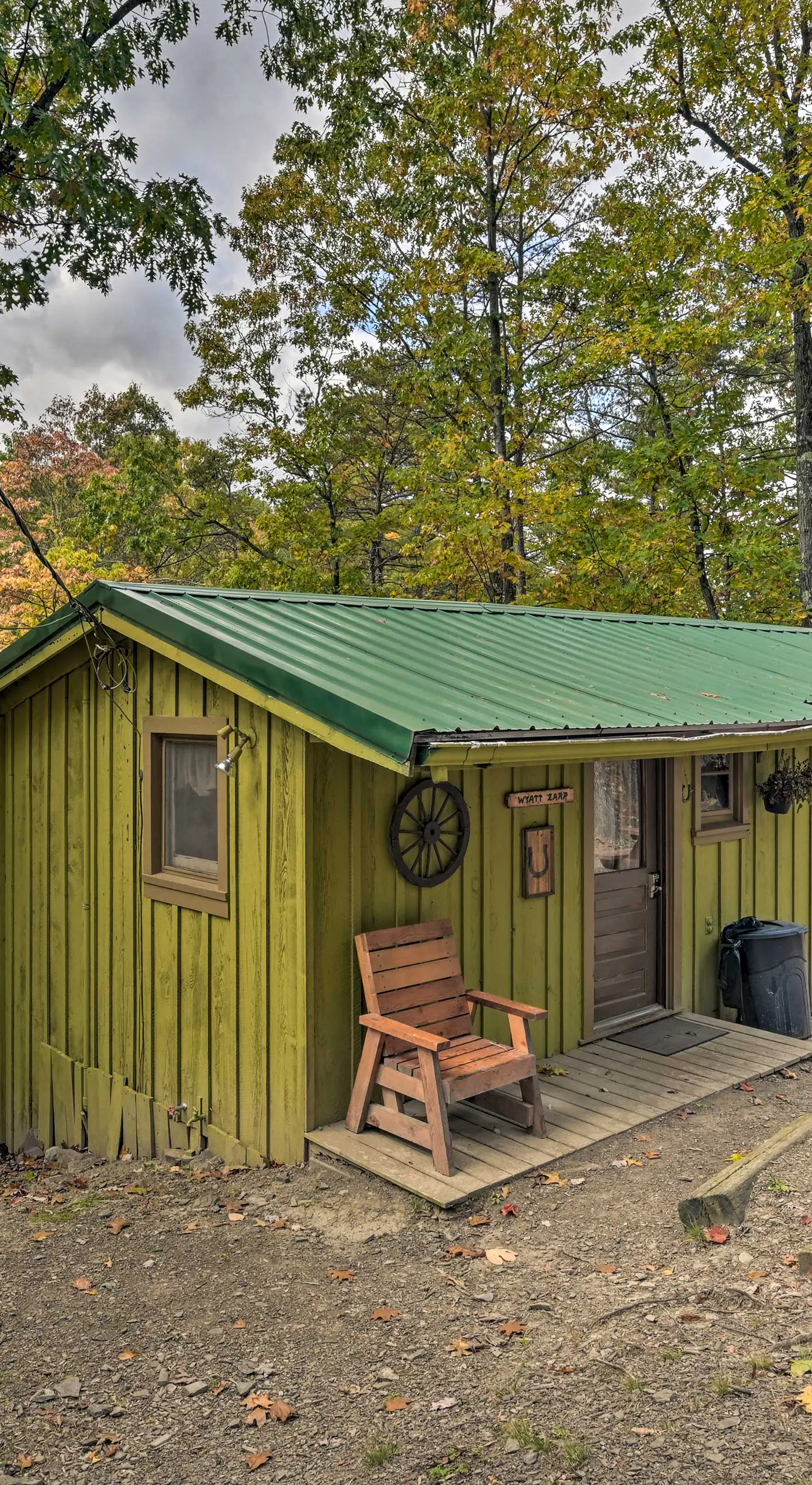 1 Mi to Raystown Lake: 'Wyatt Earp Cabin' w/ Deck!