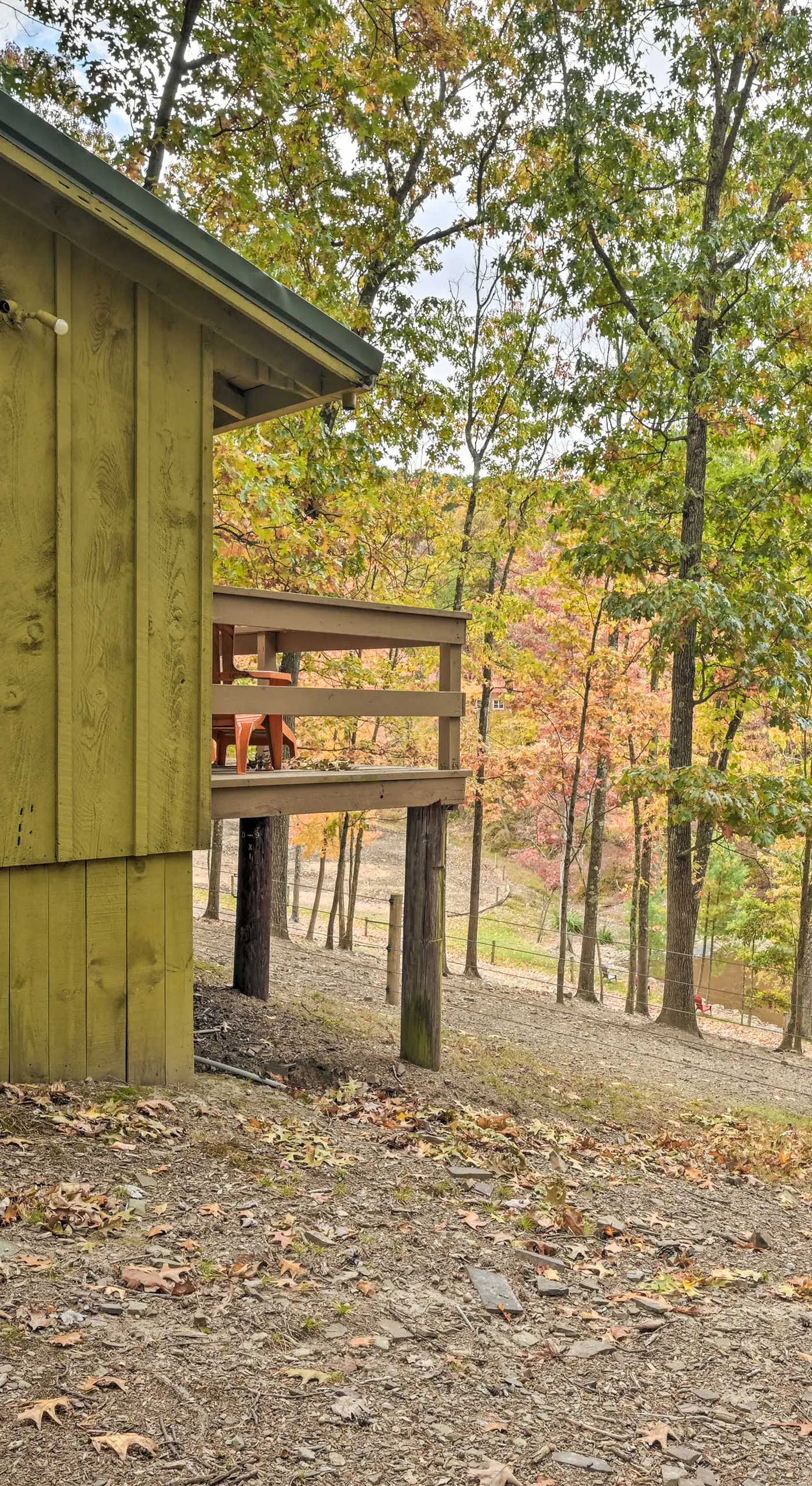 1 Mi to Raystown Lake: 'Wyatt Earp Cabin' w/ Deck!