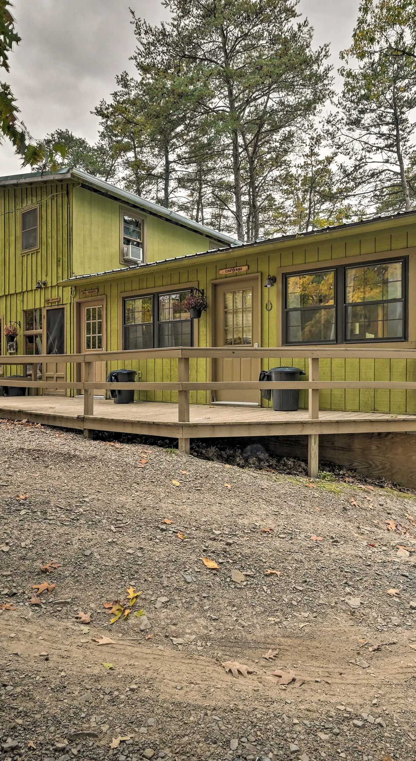1 Mi to Raystown Lake: 'Wyatt Earp Cabin' w/ Deck!