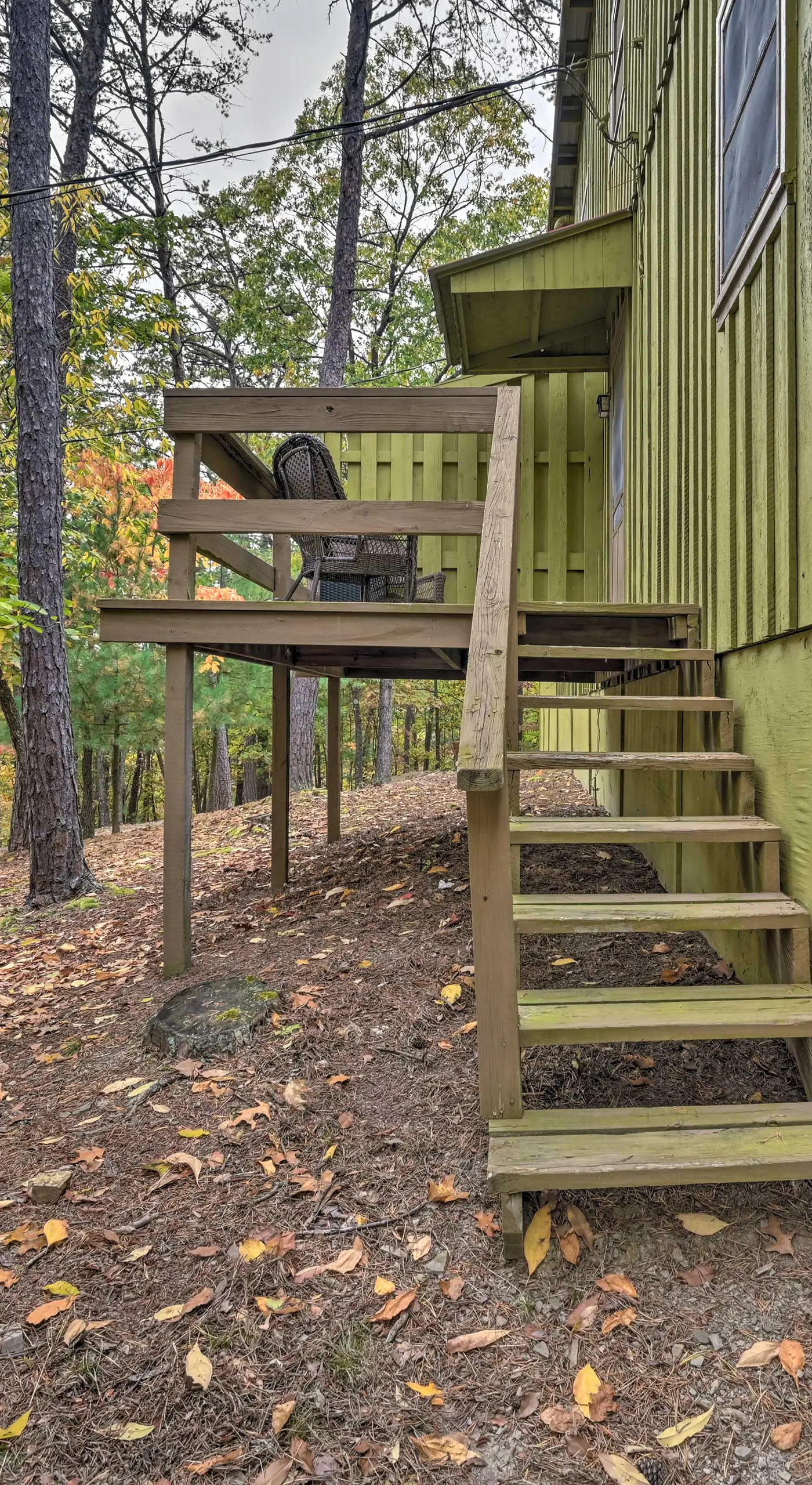 1 Mi to Raystown Lake: 'Wyatt Earp Cabin' w/ Deck!