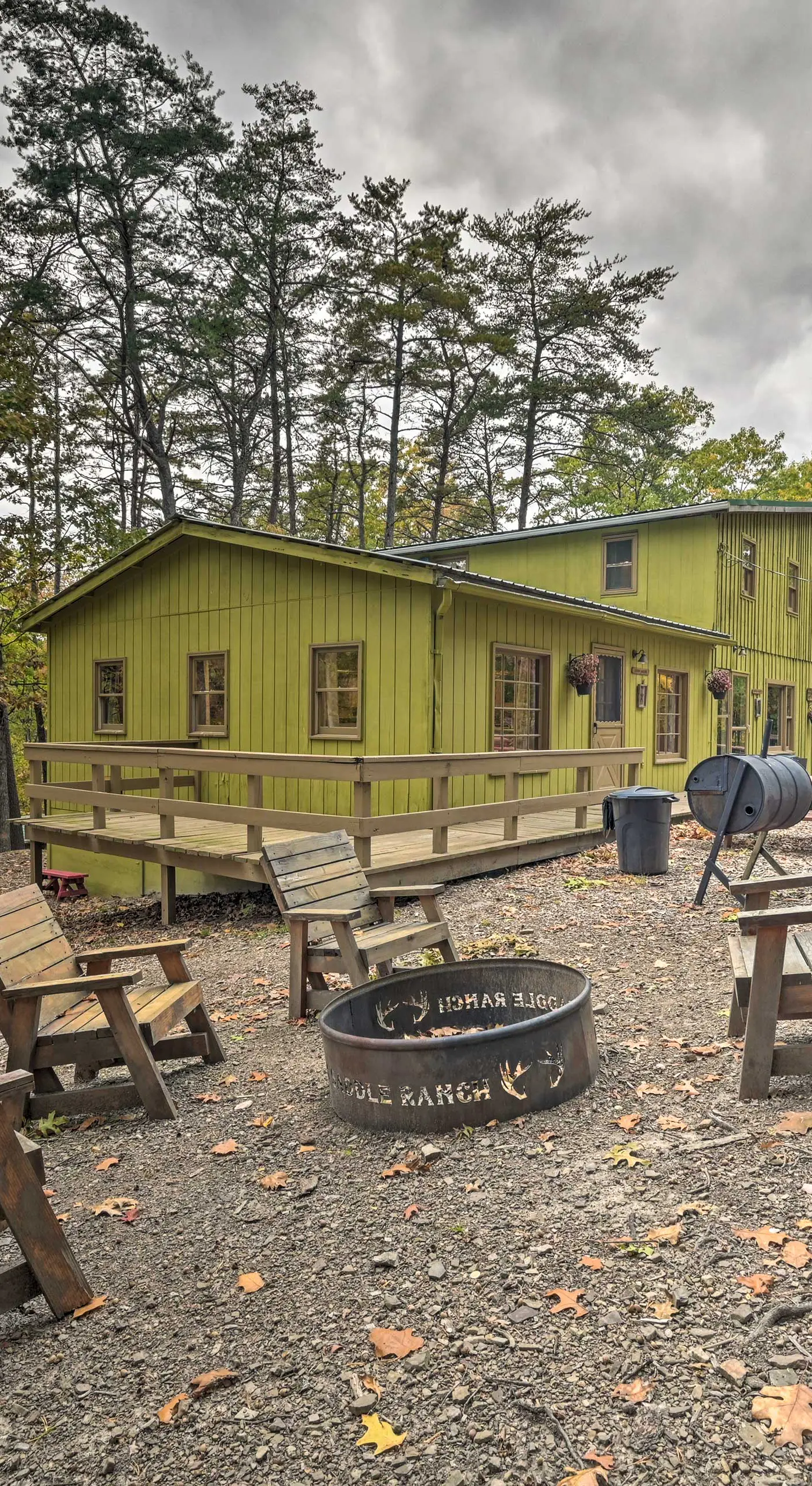 1 Mi to Raystown Lake: 'Wyatt Earp Cabin' w/ Deck!