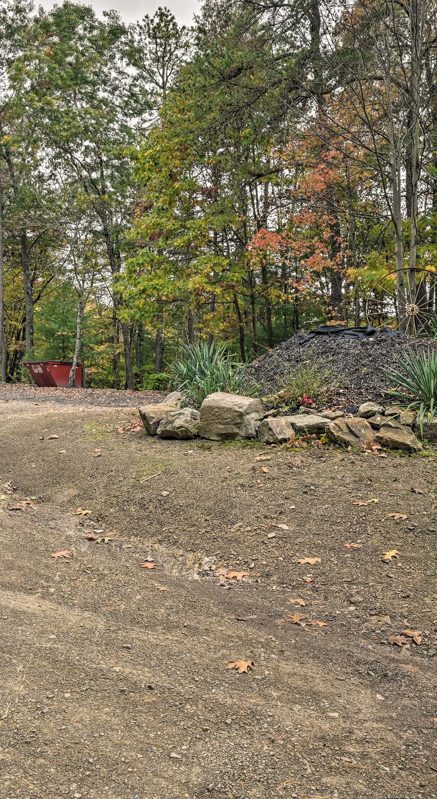 1 Mi to Raystown Lake: 'Wyatt Earp Cabin' w/ Deck!