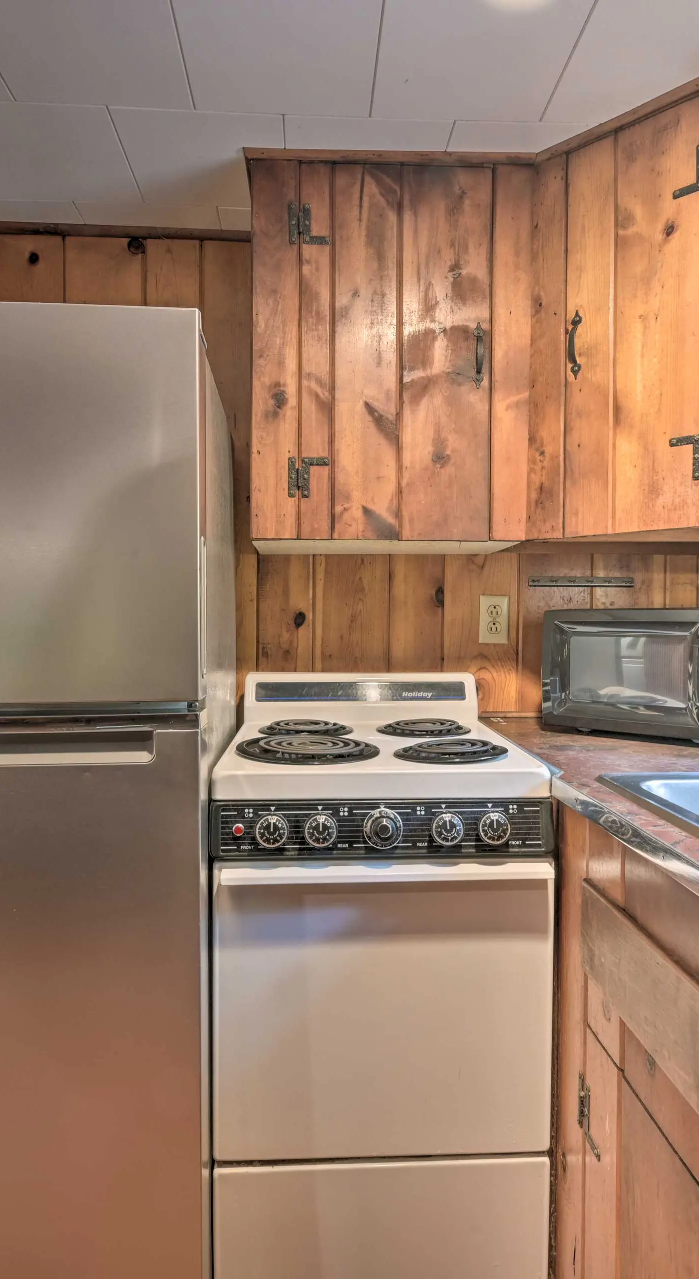 1 Mi to Raystown Lake: 'Wyatt Earp Cabin' w/ Deck!