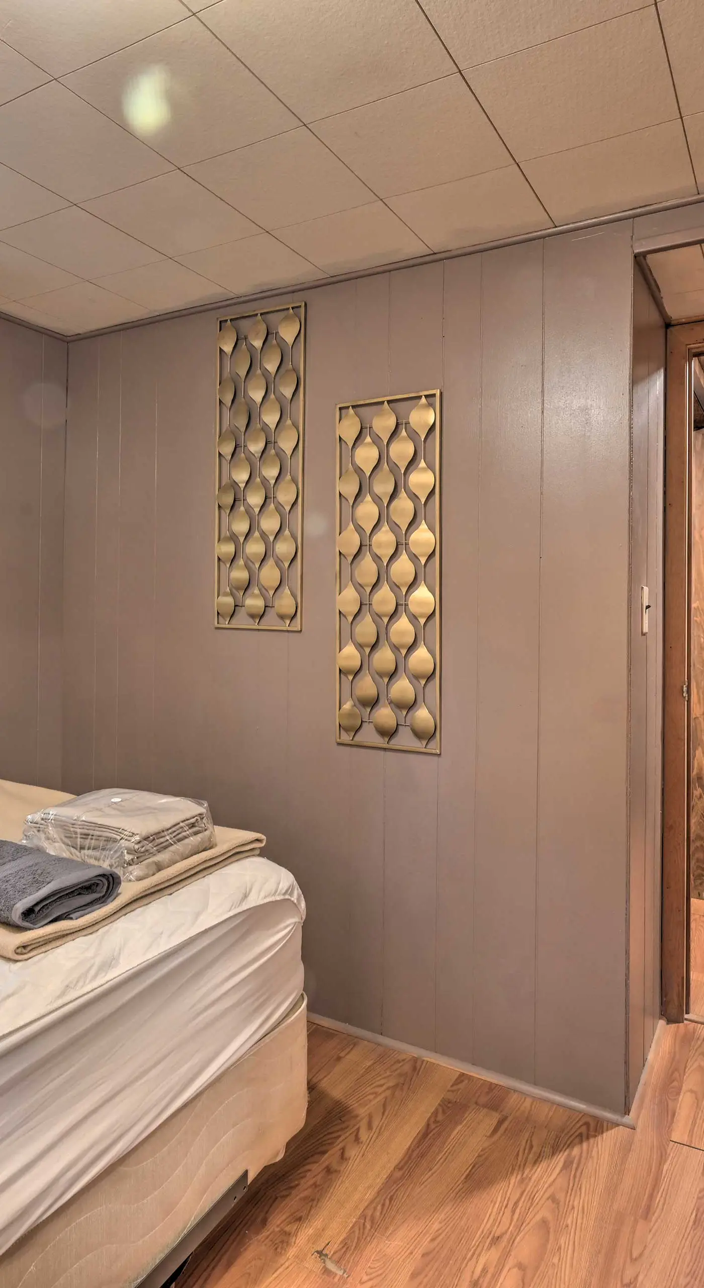 1 Mi to Raystown Lake: 'Wyatt Earp Cabin' w/ Deck!