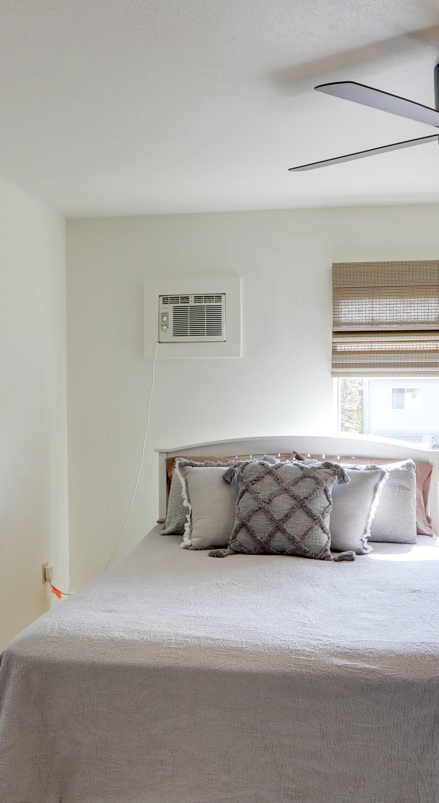 Pet-Friendly Oak Harbor Condo: Walk to Lake!