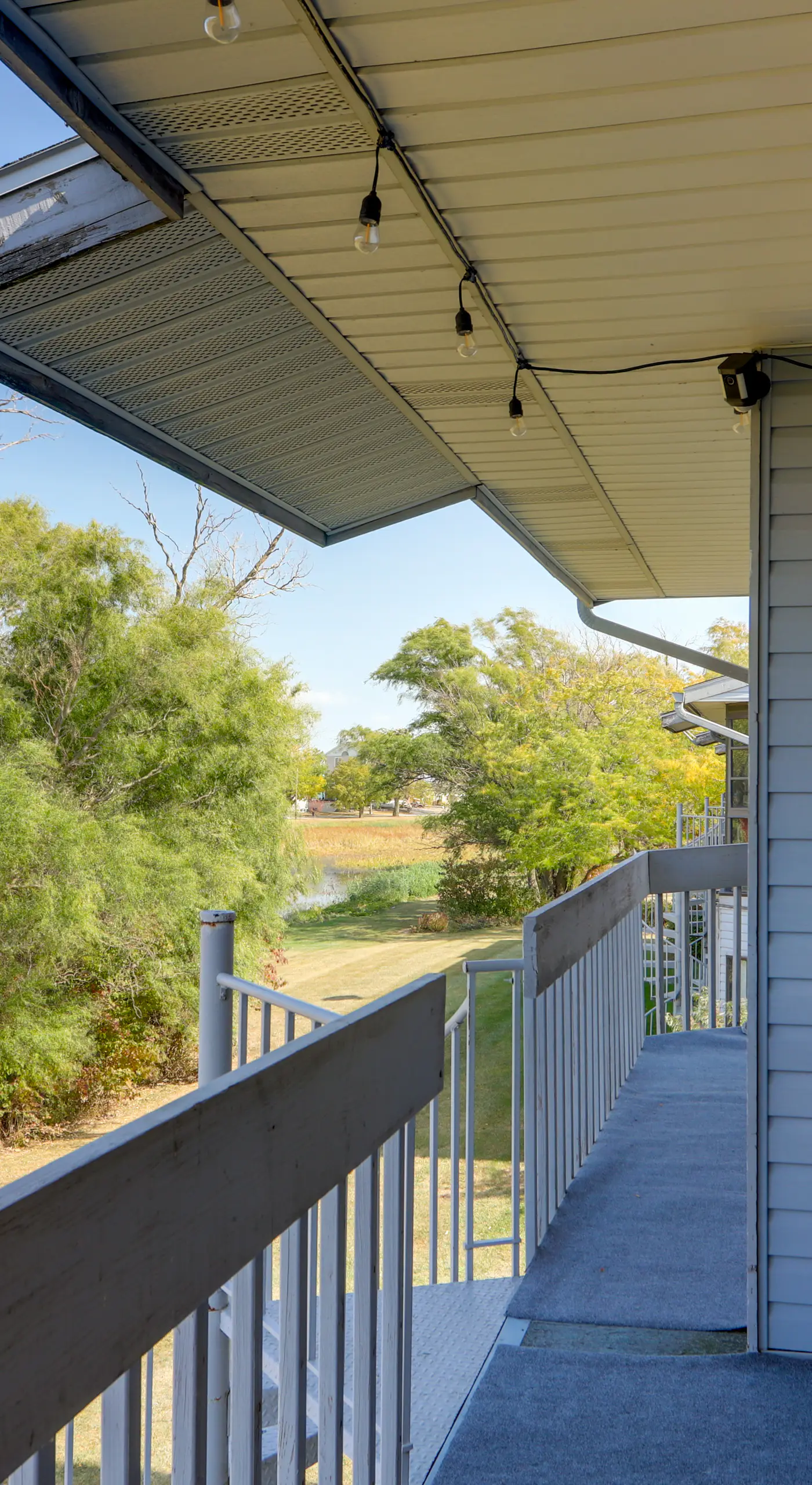 Pet-Friendly Oak Harbor Condo: Walk to Lake!