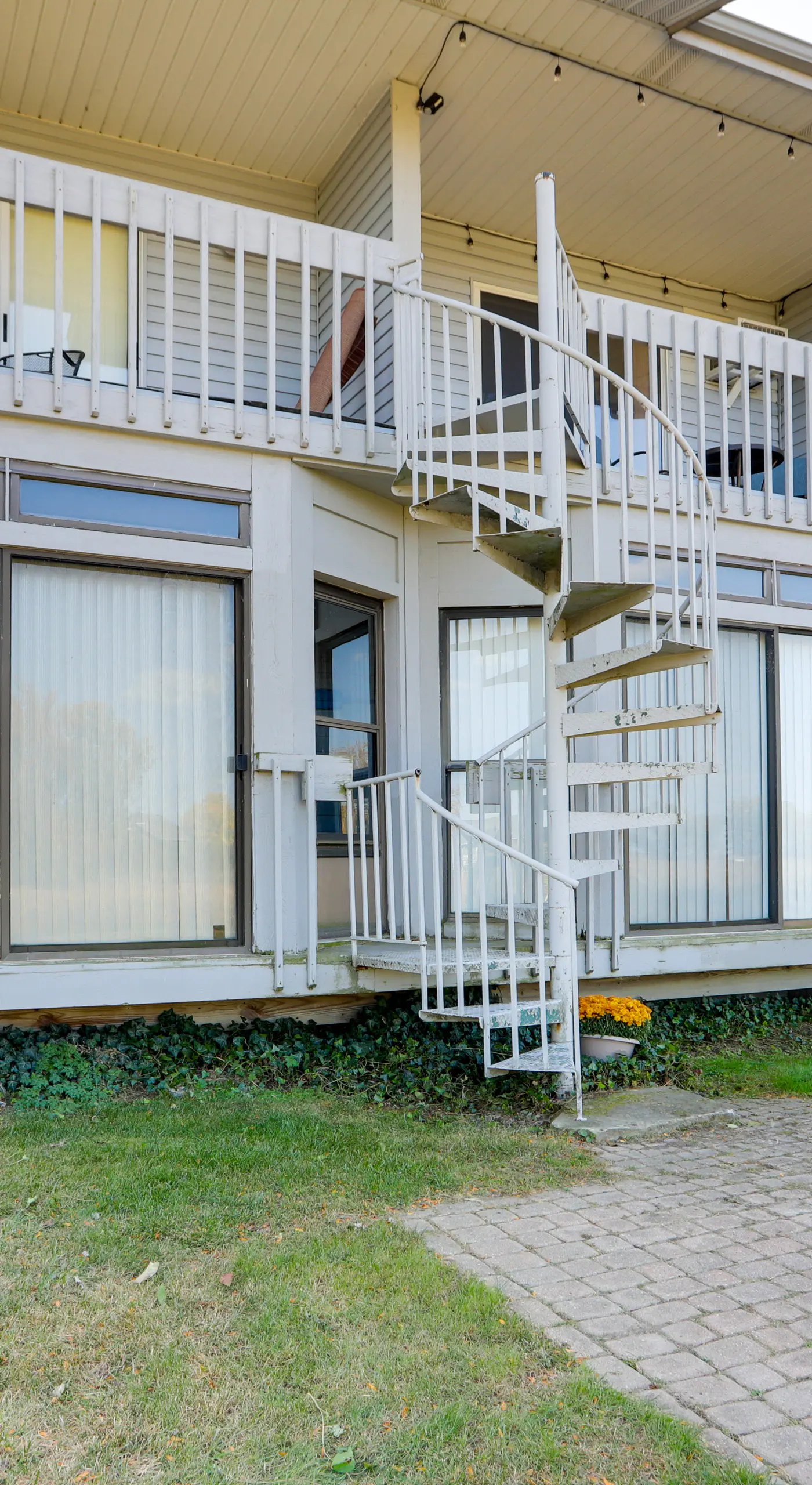Pet-Friendly Oak Harbor Condo: Walk to Lake!