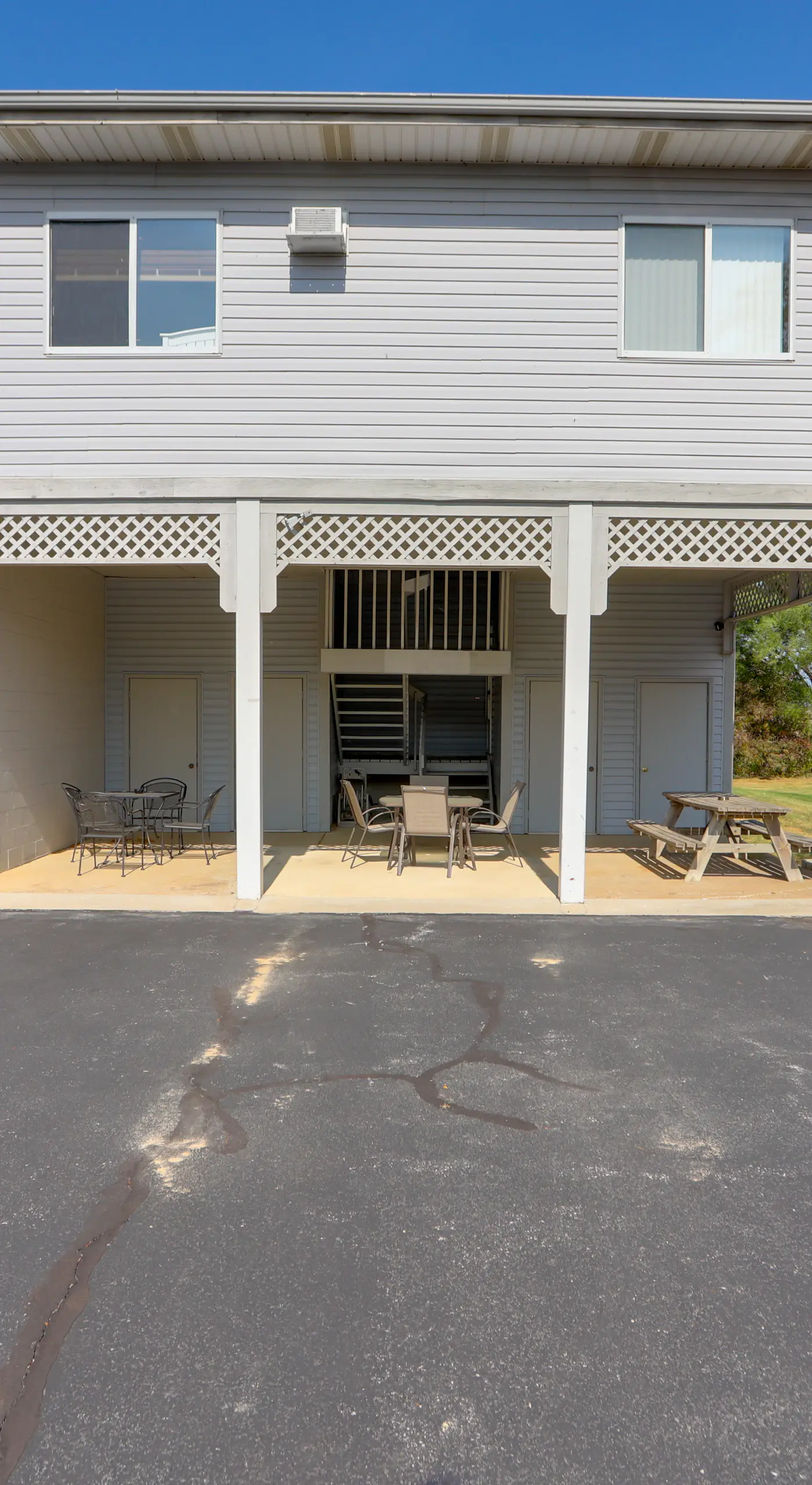 Pet-Friendly Oak Harbor Condo: Walk to Lake!