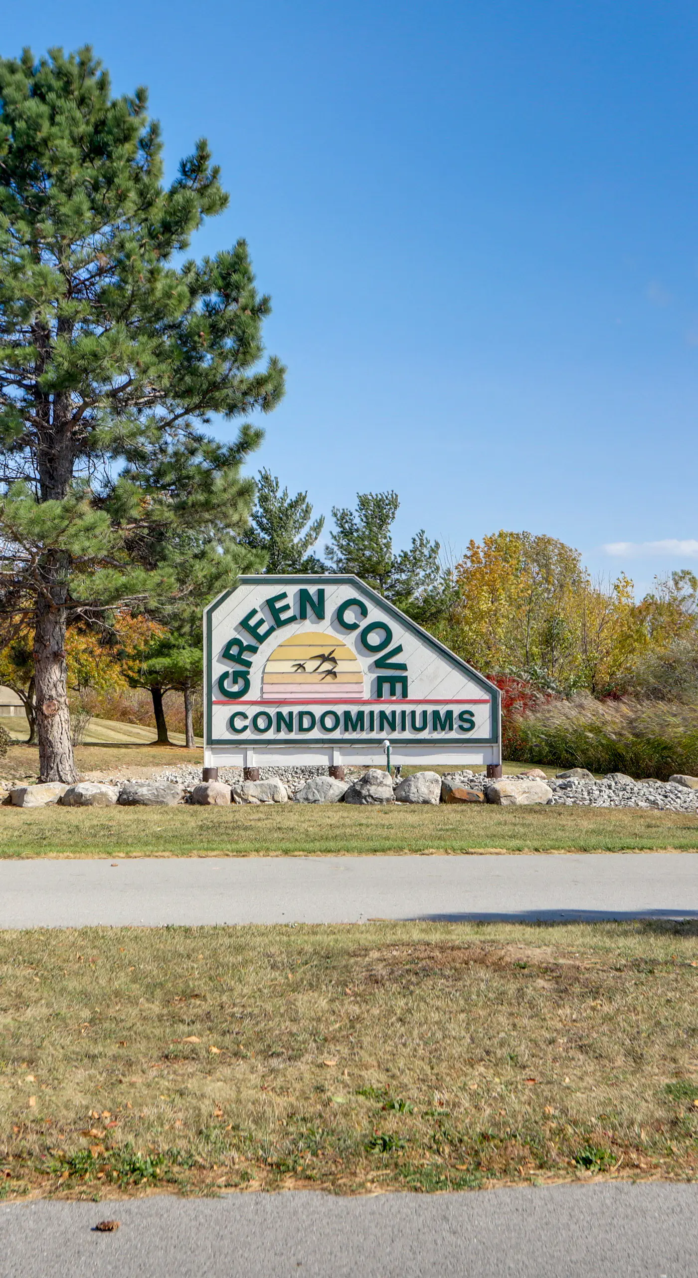Pet-Friendly Oak Harbor Condo: Walk to Lake!