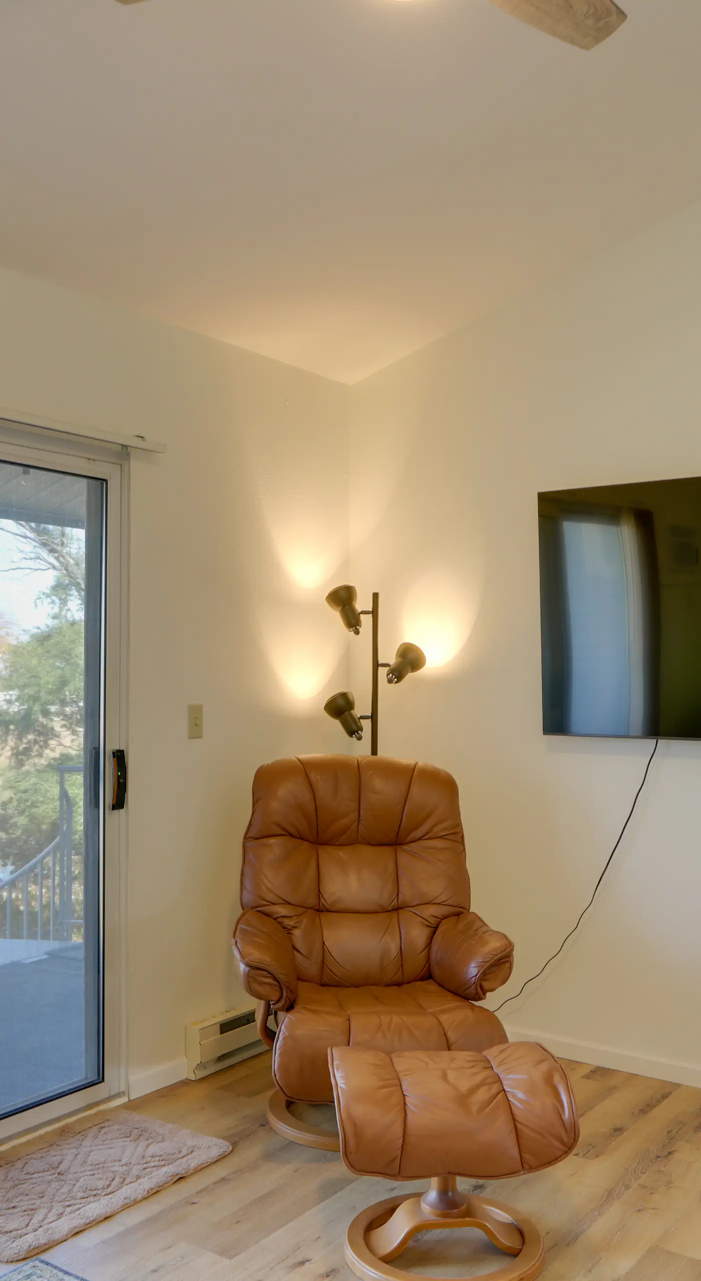 Pet-Friendly Oak Harbor Condo: Walk to Lake!