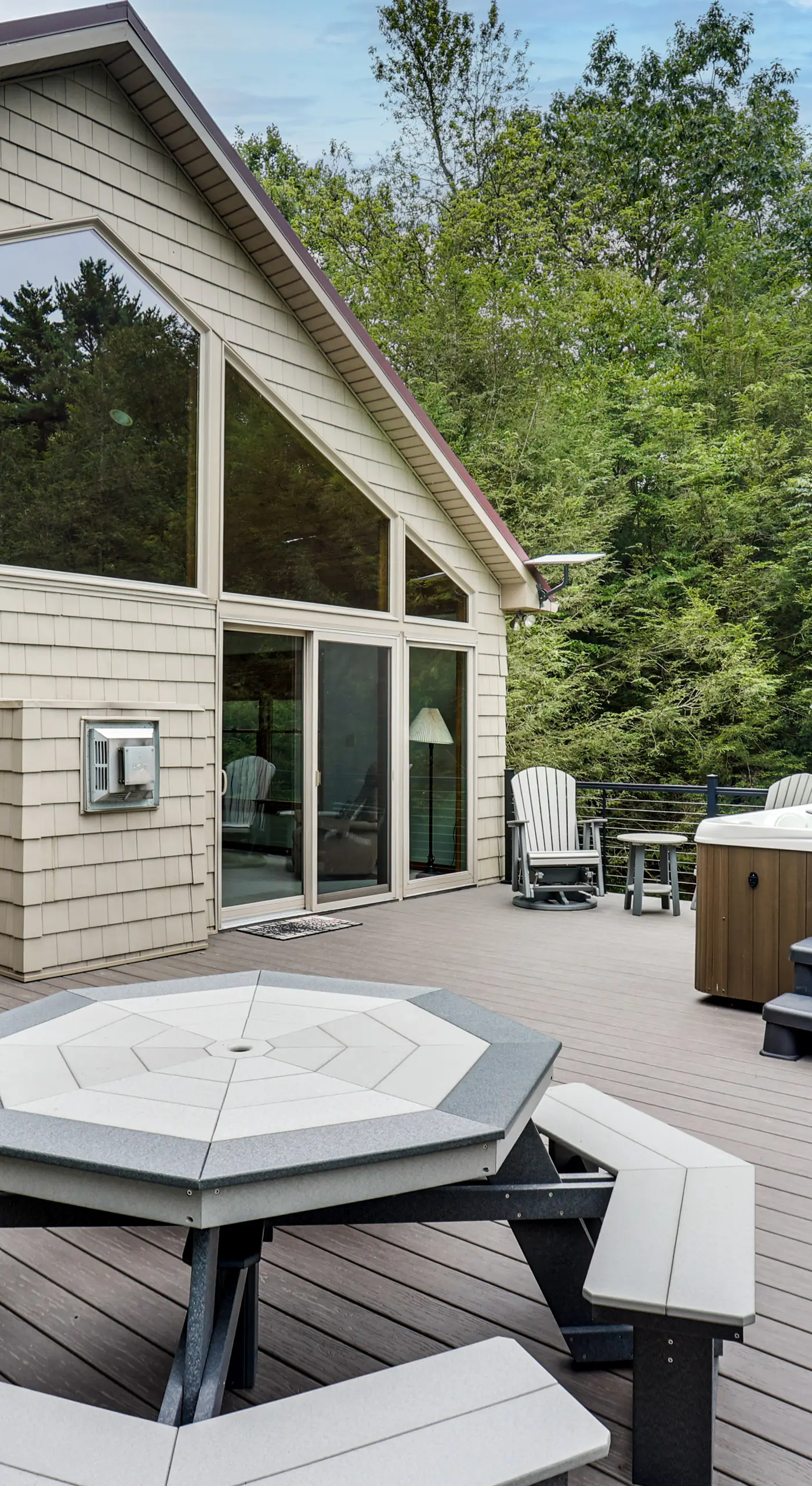 Pennsylvania Cabin Hideaway: Hot Tub & Deck!
