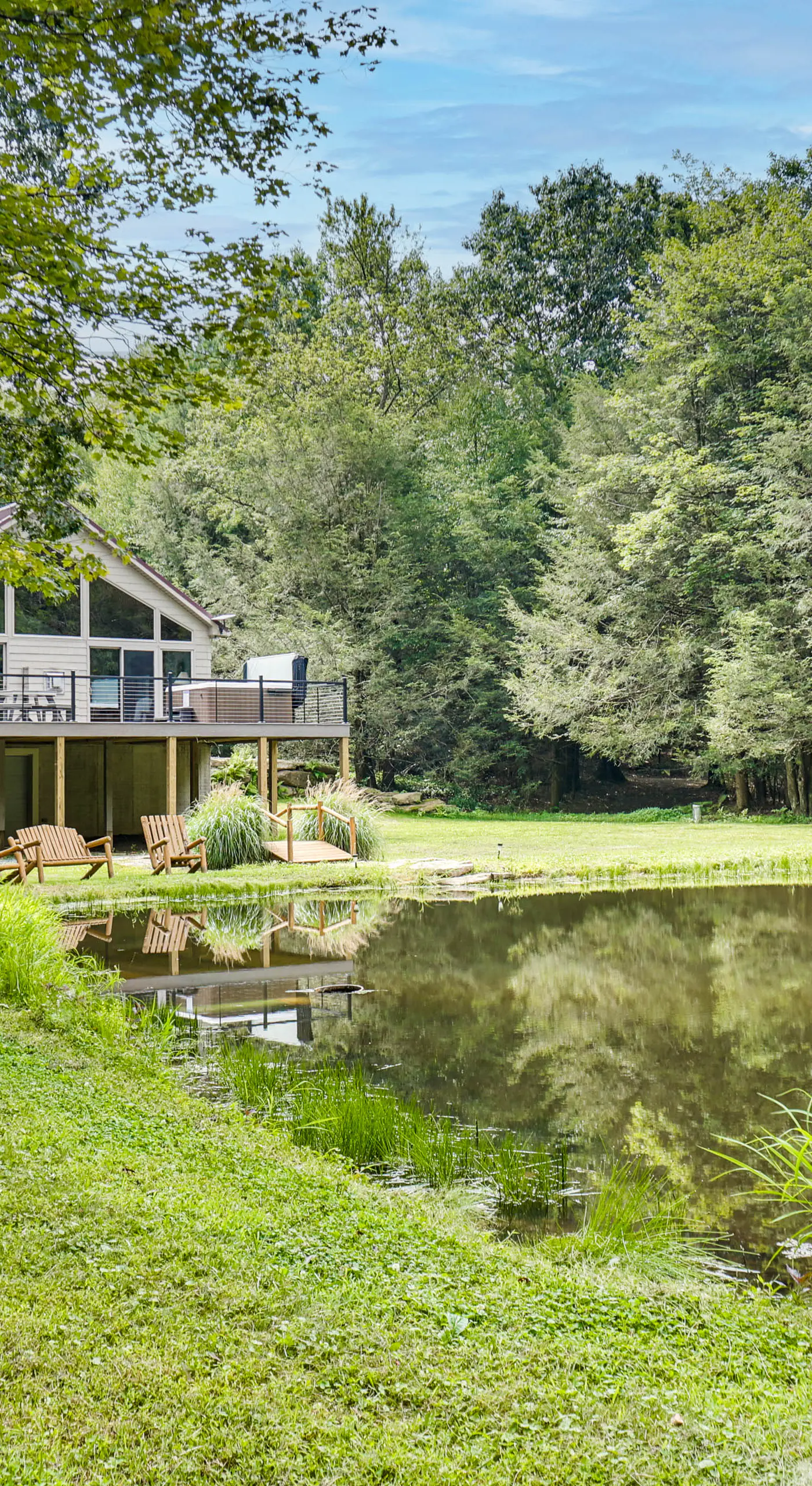 Pennsylvania Cabin Hideaway: Hot Tub & Deck!