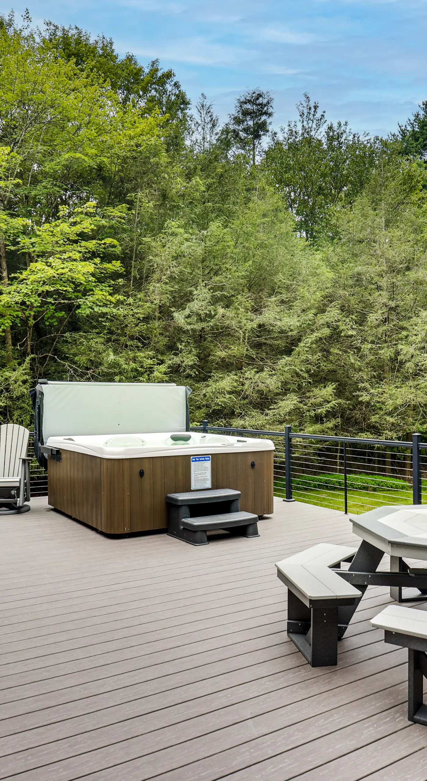 Pennsylvania Cabin Hideaway: Hot Tub & Deck!