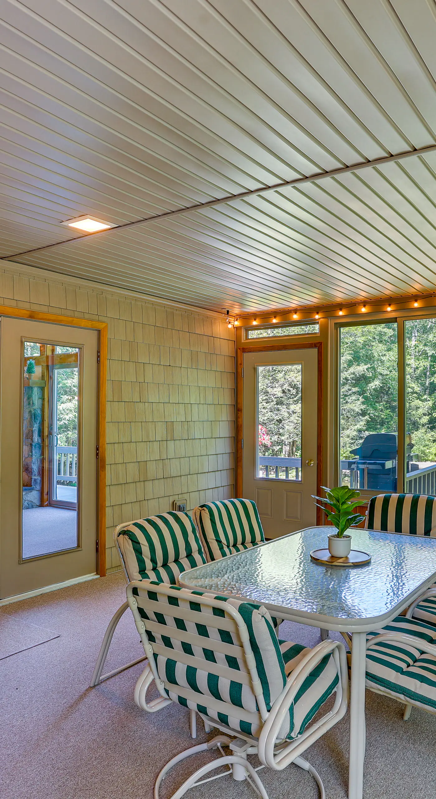 Pennsylvania Cabin Hideaway: Hot Tub & Deck!