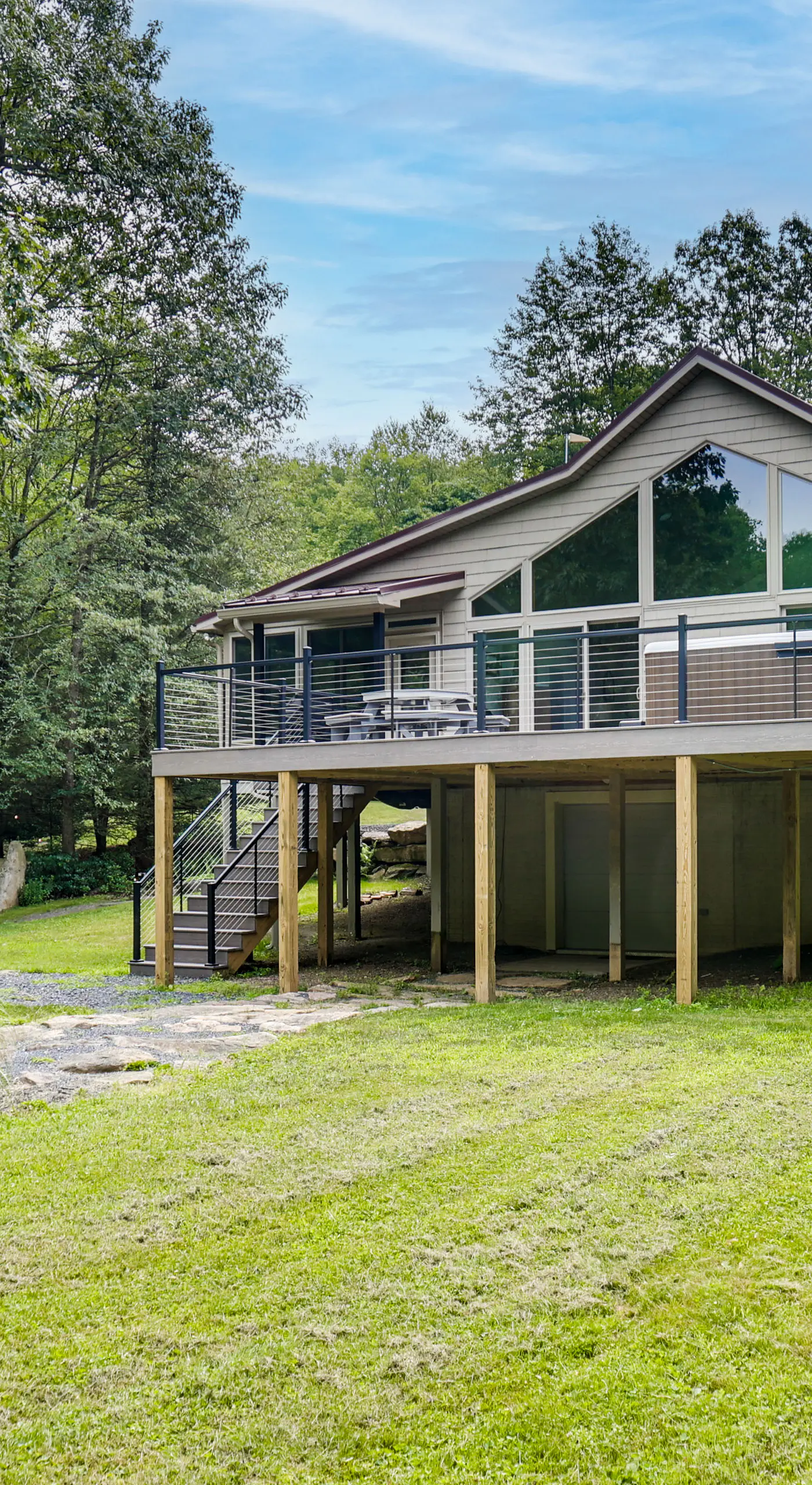 Pennsylvania Cabin Hideaway: Hot Tub & Deck!