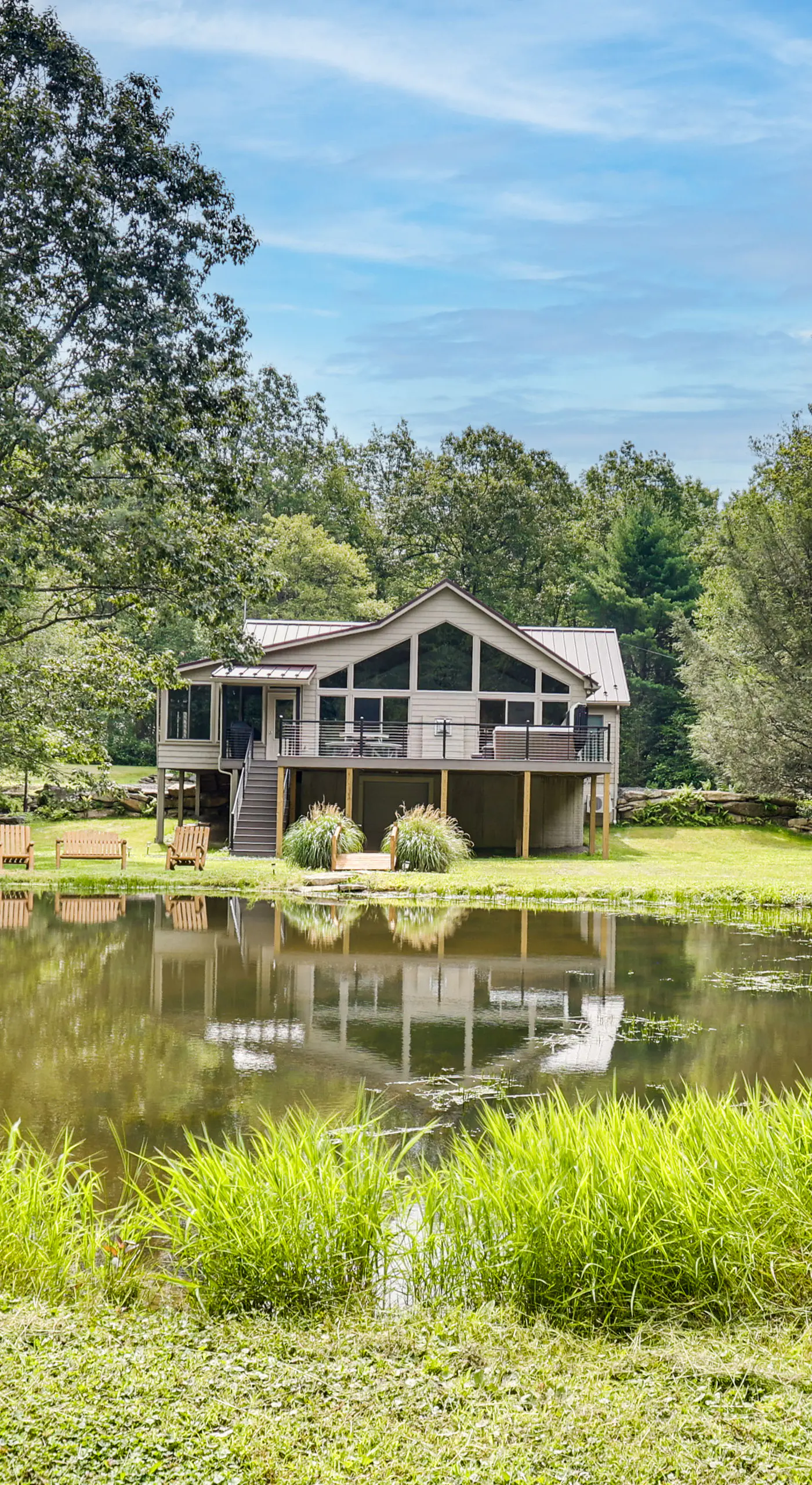 Pennsylvania Cabin Hideaway: Hot Tub & Deck!