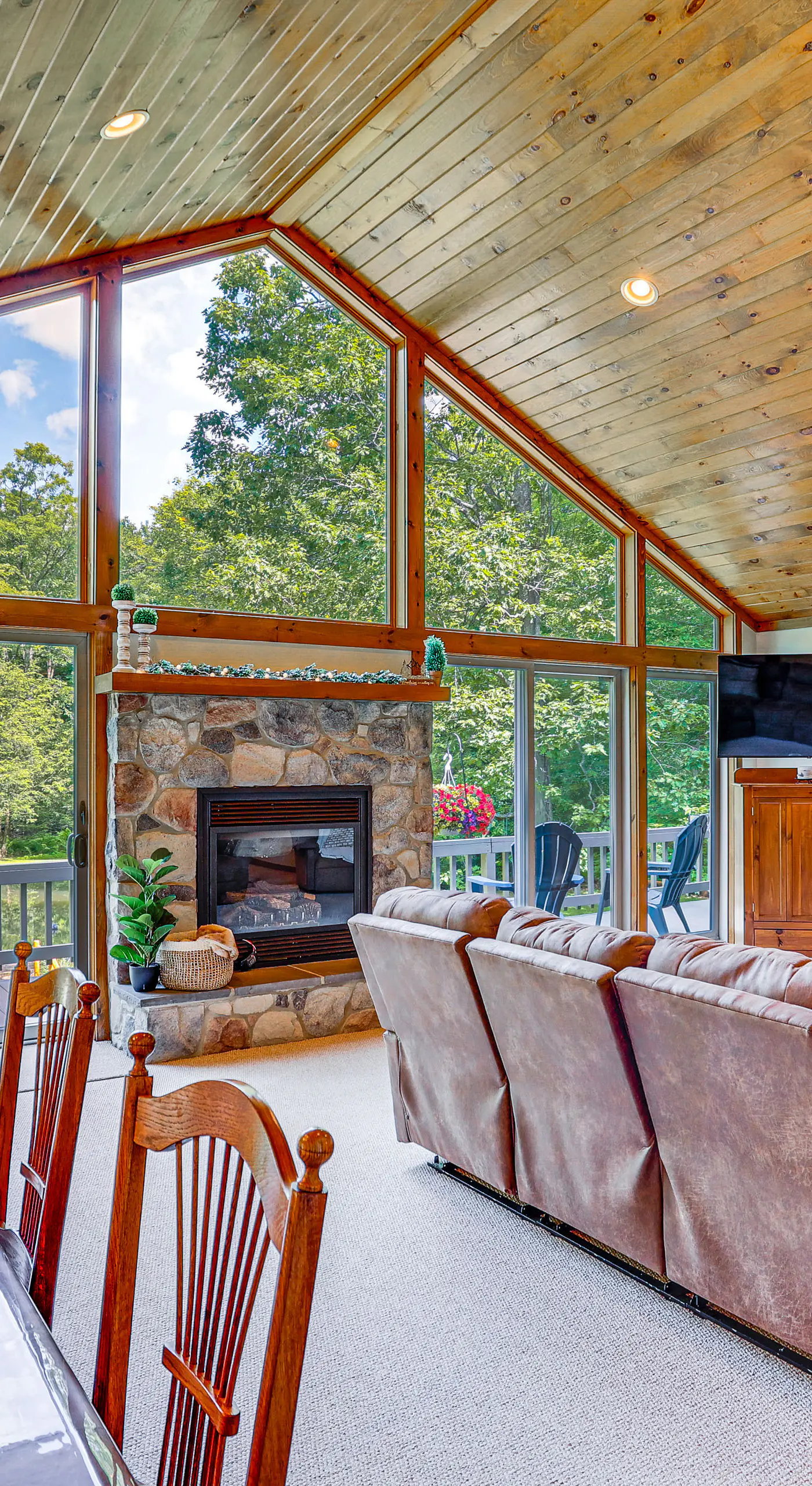 Pennsylvania Cabin Hideaway: Hot Tub & Deck!