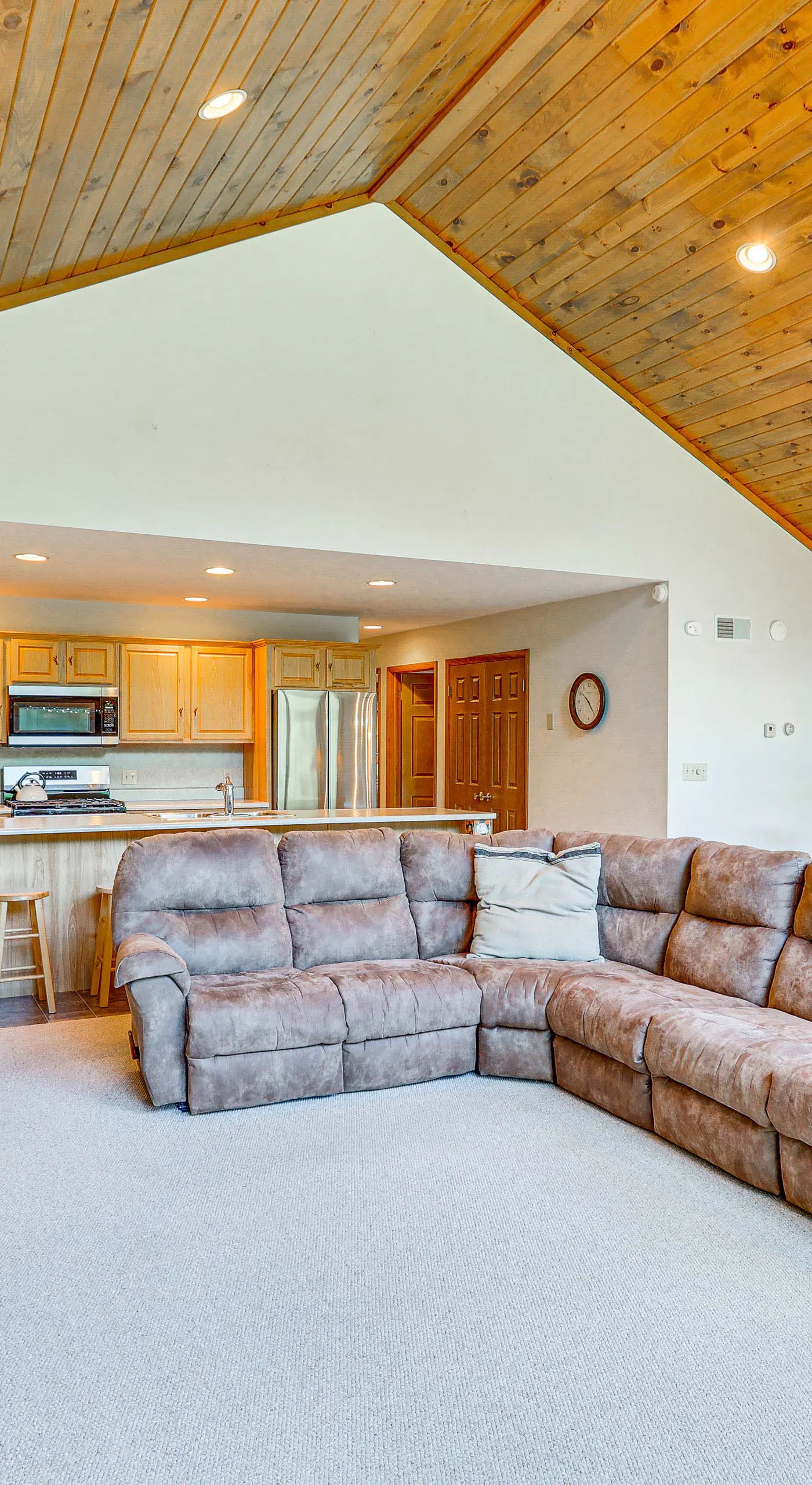 Pennsylvania Cabin Hideaway: Hot Tub & Deck!