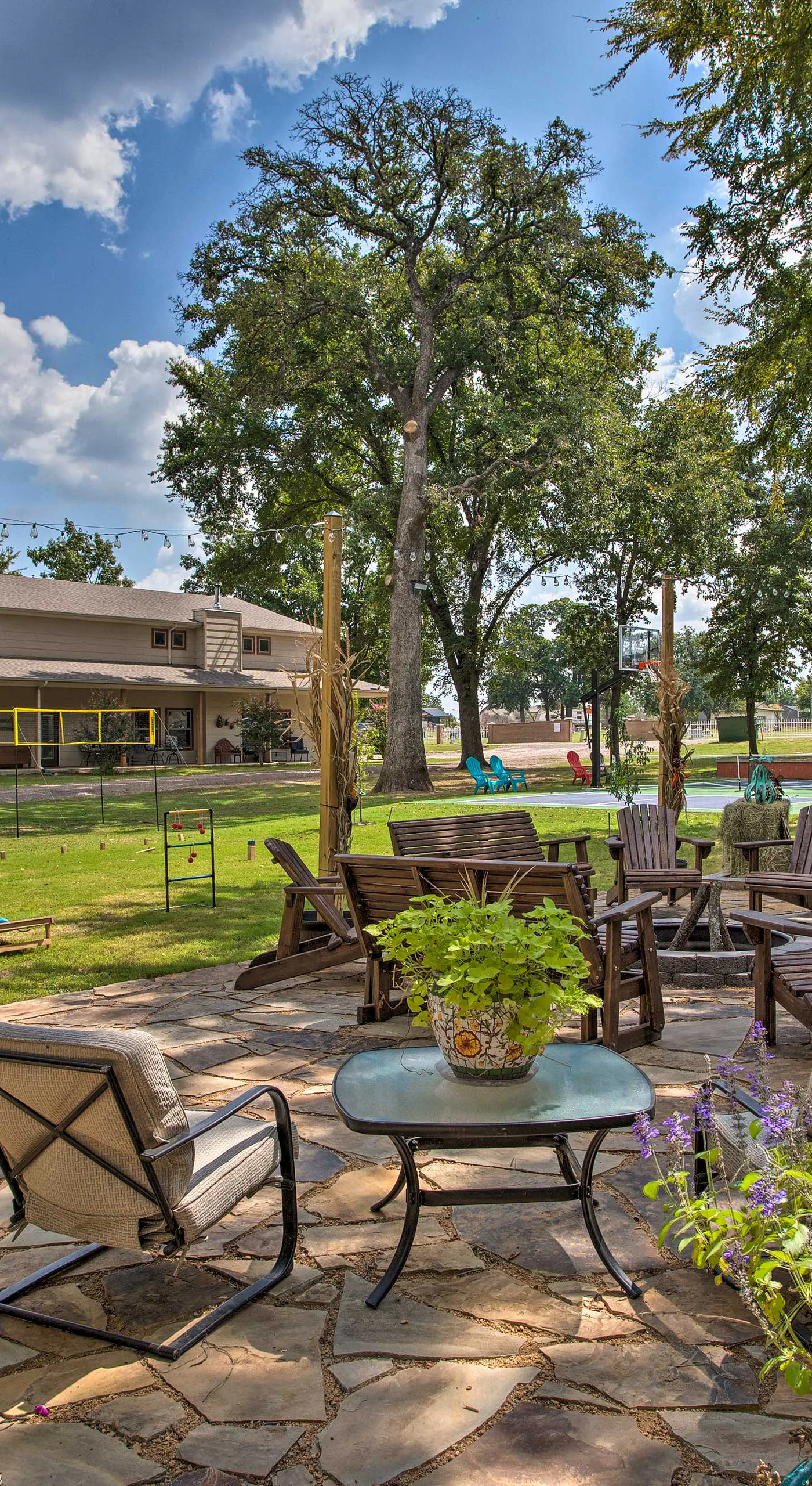 Kingston Home w/ Pickleball: Steps to Lake Texoma!
