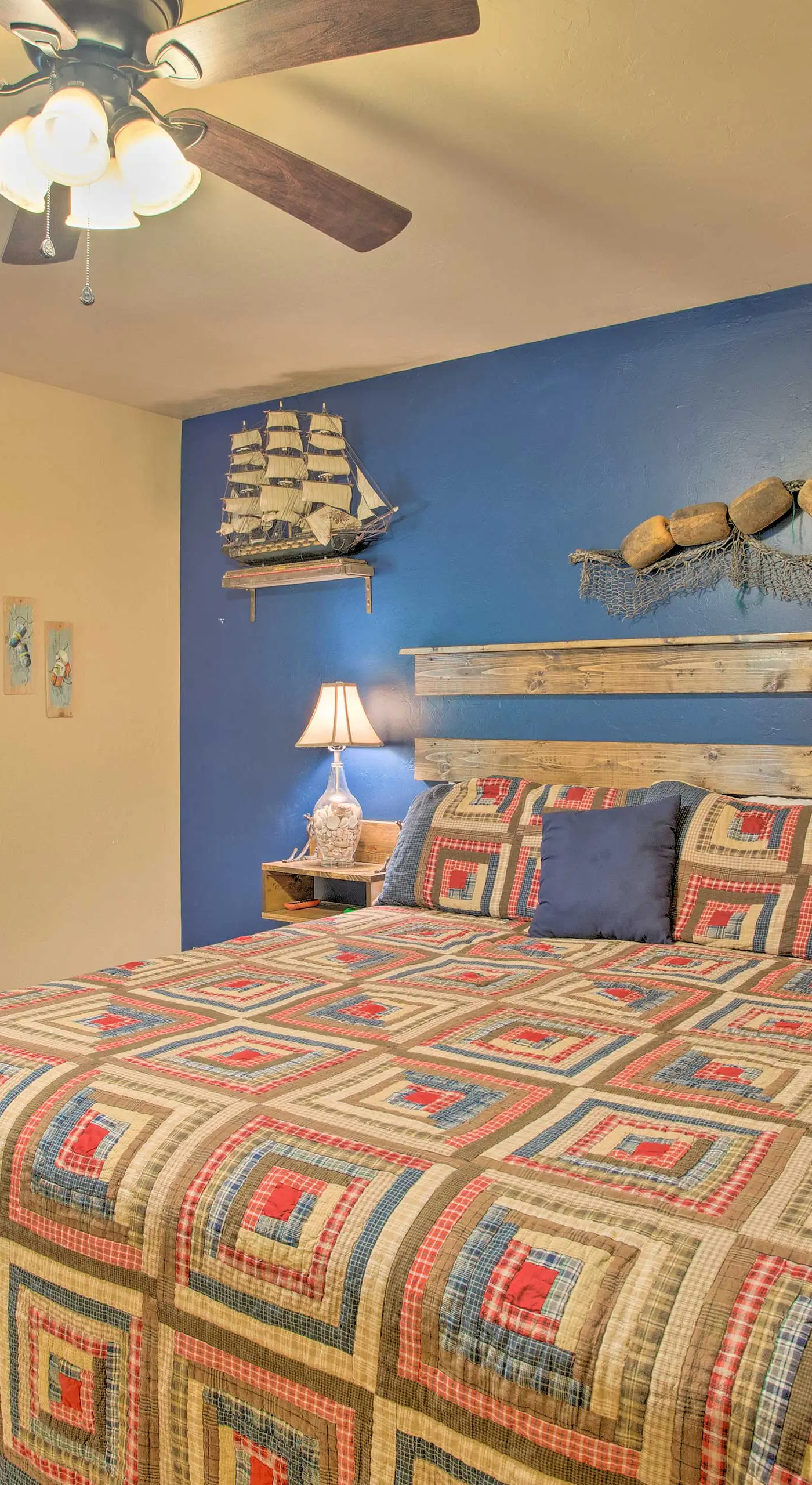 Kingston Home w/ Pickleball: Steps to Lake Texoma!