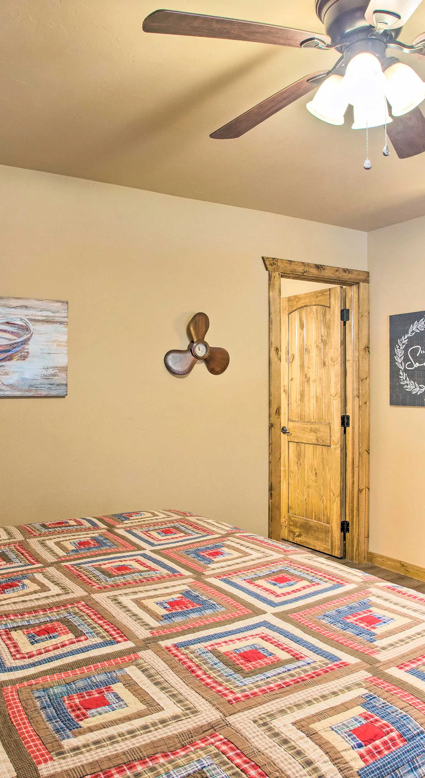 Kingston Home w/ Pickleball: Steps to Lake Texoma!
