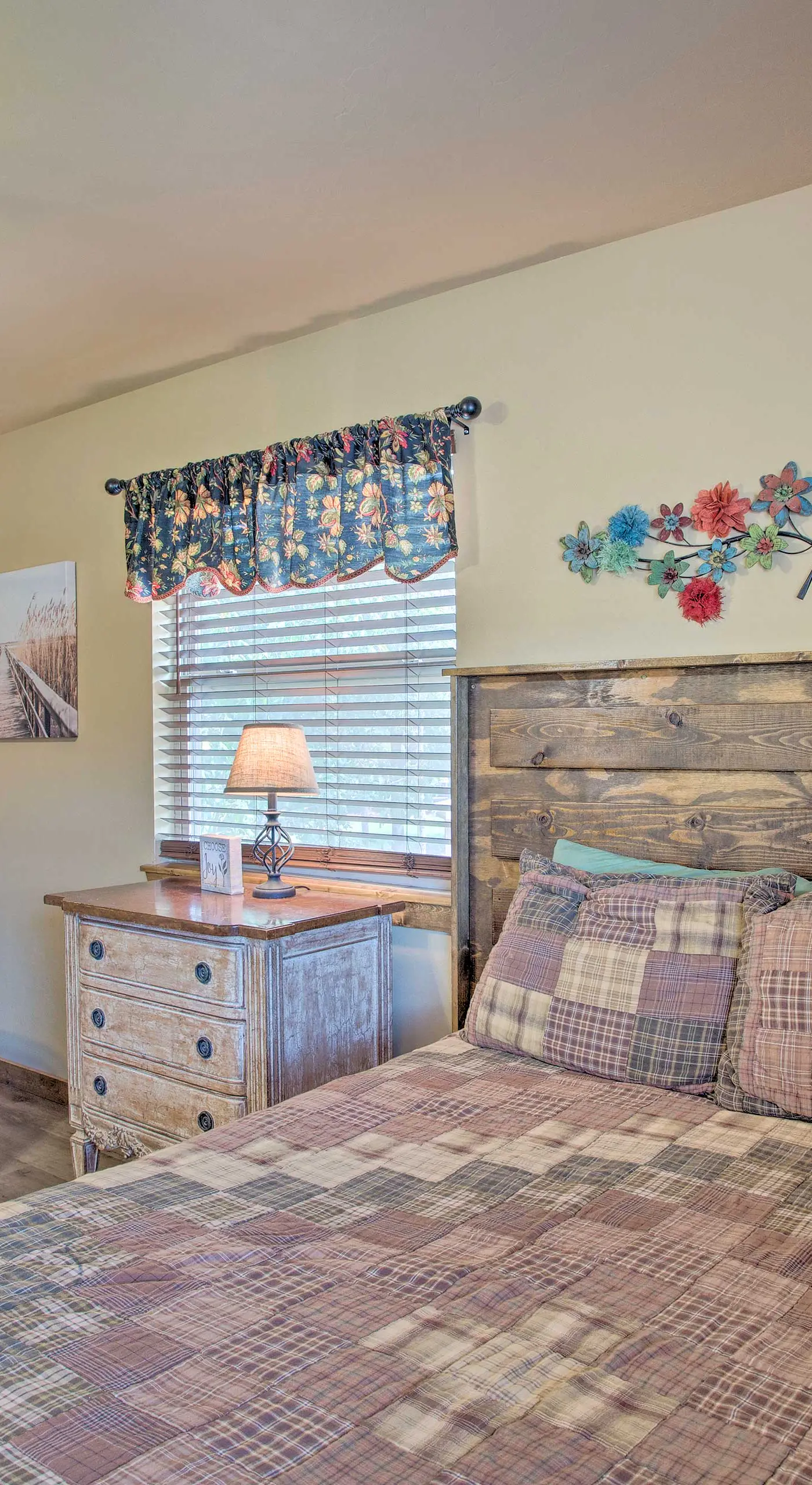 Kingston Home w/ Pickleball: Steps to Lake Texoma!